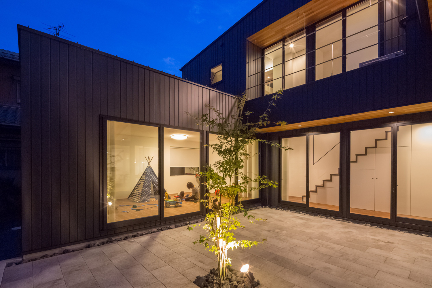 注文住宅・デザイン住宅建築実例_中庭 注文住宅・デザイン住宅建築実例_『CASE436 イドコロハウス』_中庭