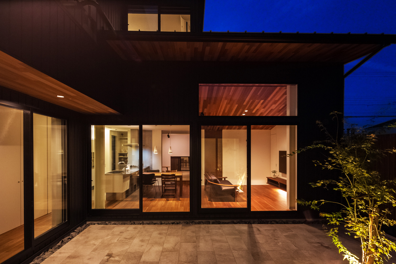 注文住宅・デザイン住宅建築実例_中庭 注文住宅・デザイン住宅建築実例_『CASE436 イドコロハウス』_中庭