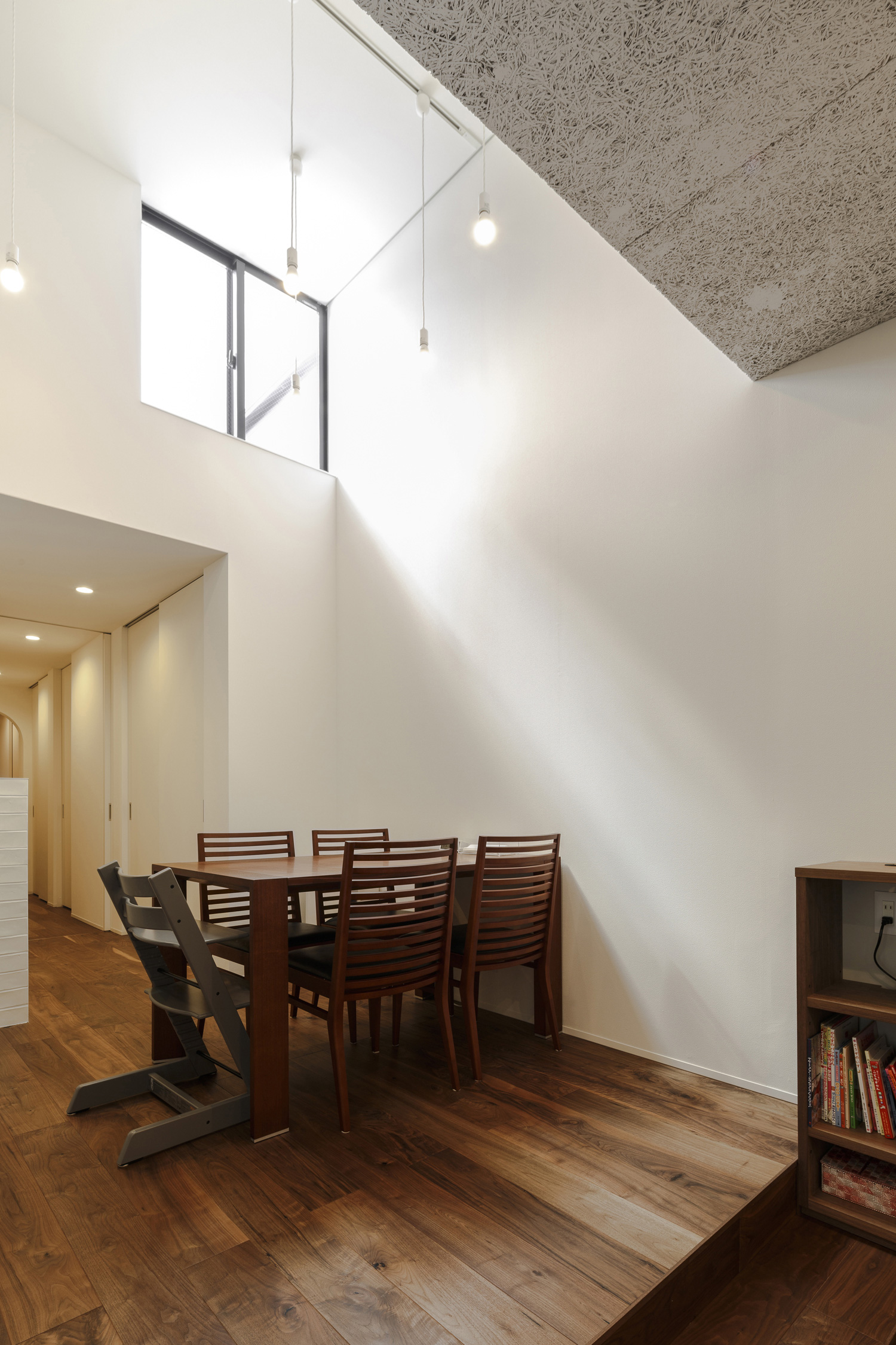 窓から光が入る明るく開放的なダイニング・デザイン住宅 注文住宅・デザイン住宅建築実例_『CASE437 LG』_LDK