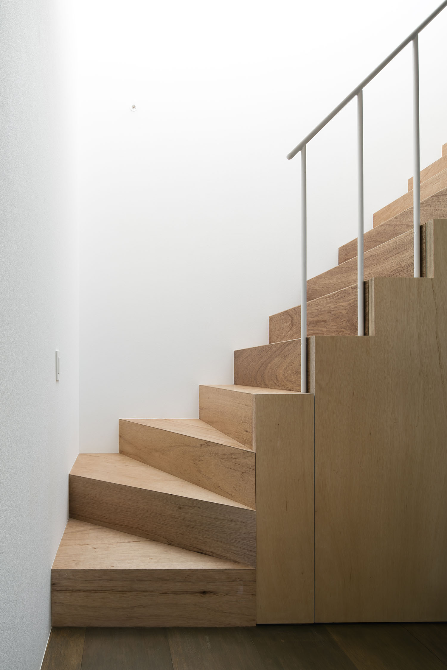 注文住宅・デザイン住宅建築実例_階段 注文住宅・デザイン住宅建築実例_『CASE438 北庭の家』_階段