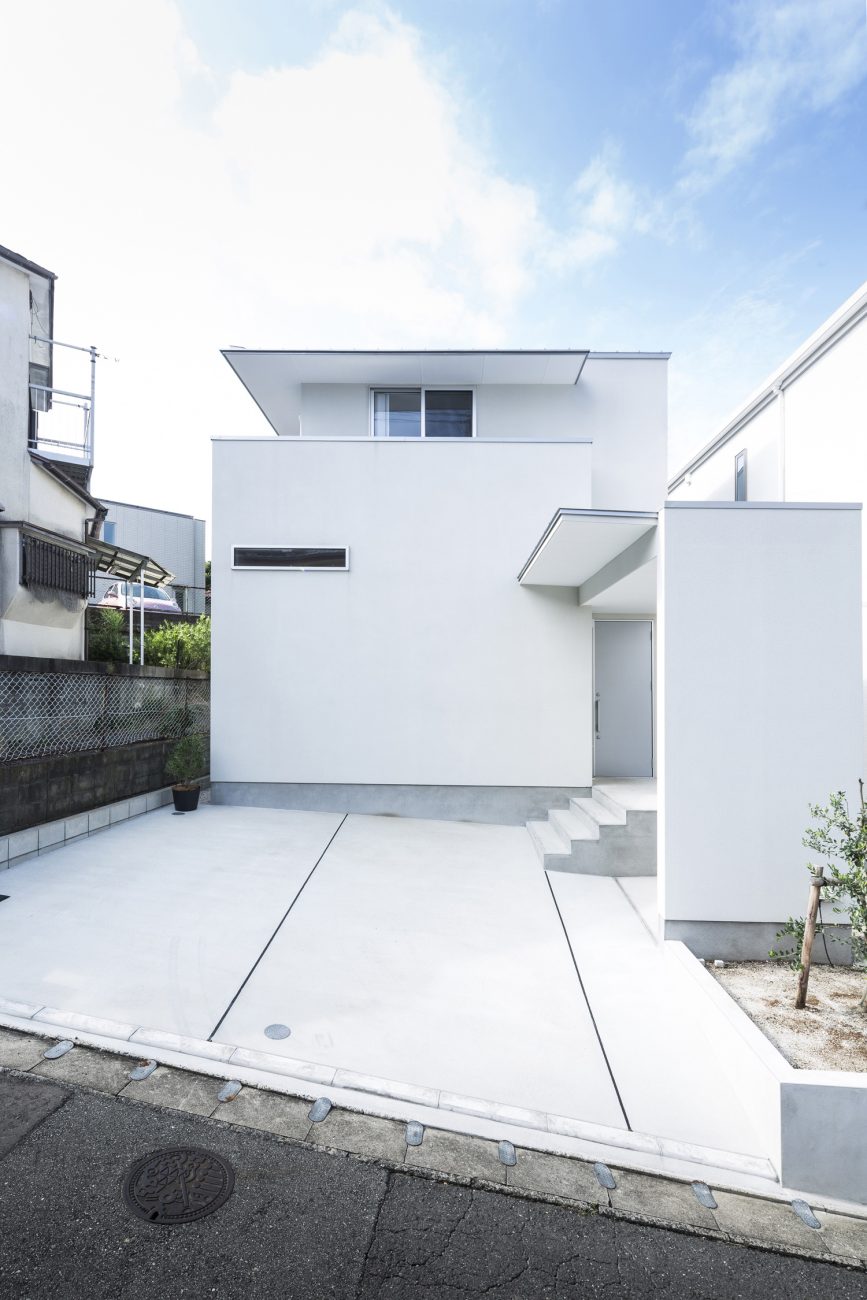 白い外壁のスクエアな外観の家・デザイン住宅 注文住宅・デザイン住宅建築実例_『CASE439 HAT』_外観