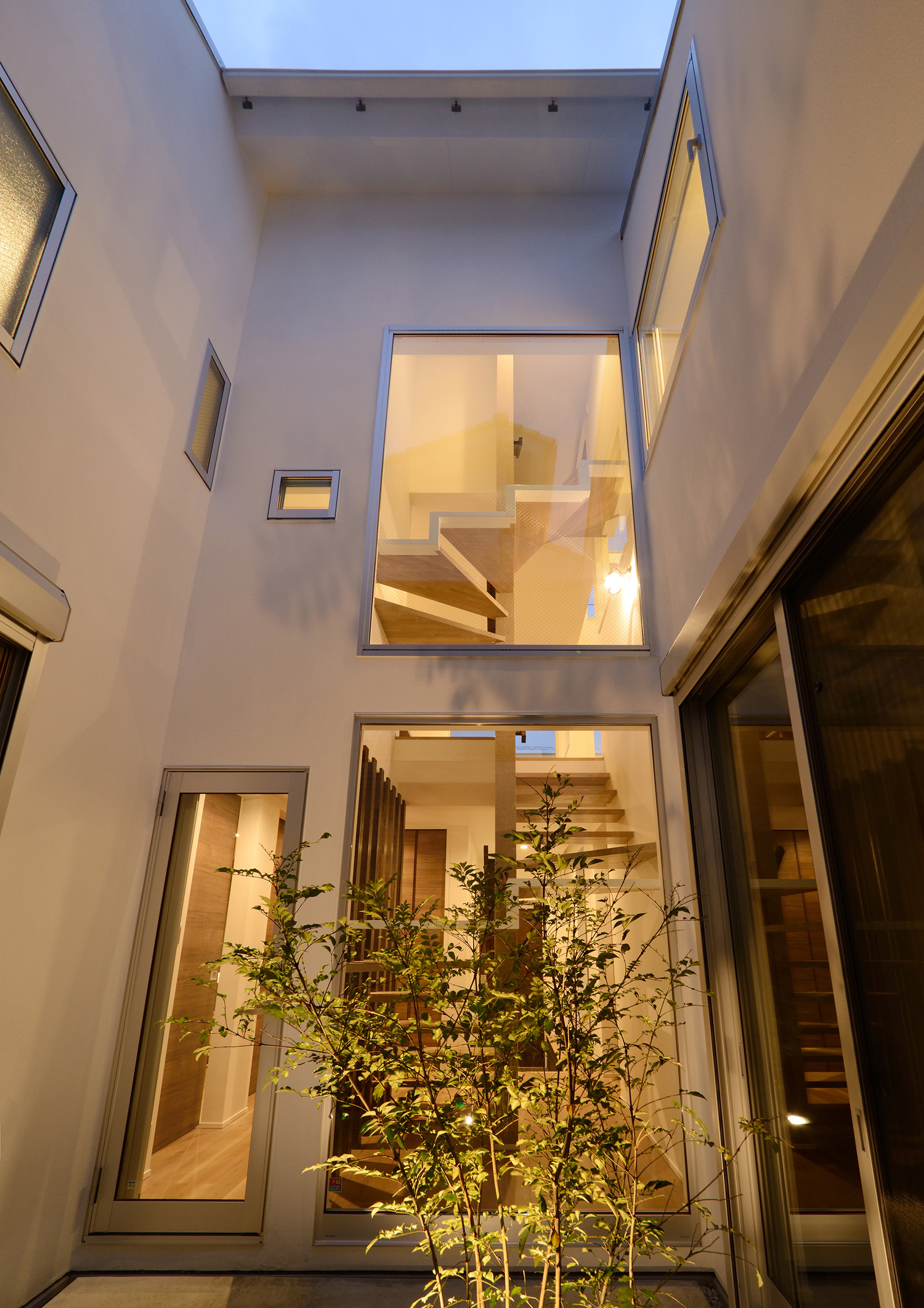 注文住宅・デザイン住宅建築実例_中庭 注文住宅・デザイン住宅建築実例_『CASE440 光窓の家』_中庭