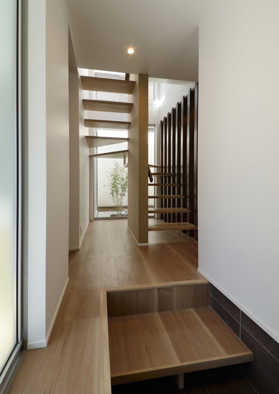 注文住宅・デザイン住宅建築実例_玄関 注文住宅・デザイン住宅建築実例_『CASE440 光窓の家』_玄関