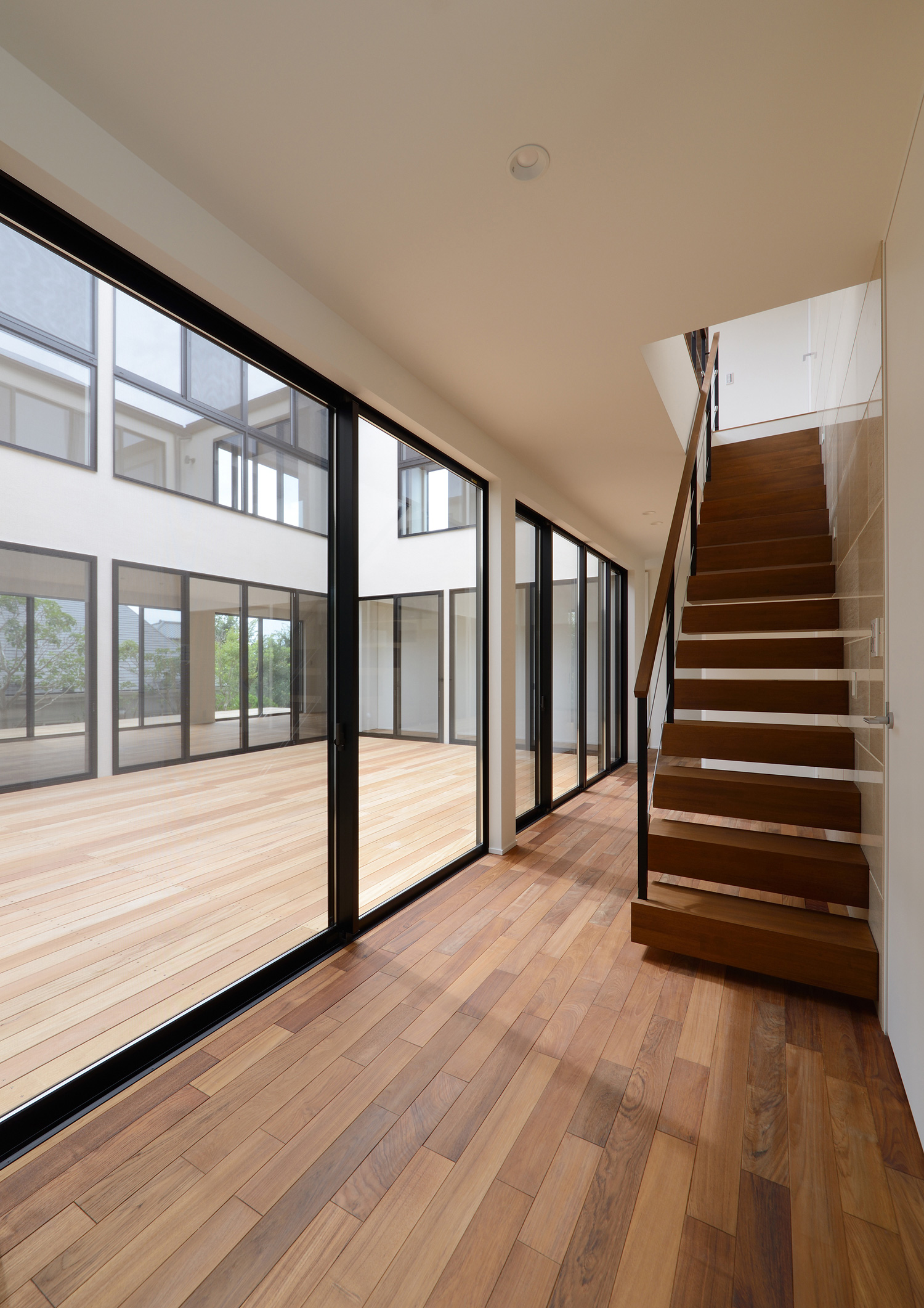 注文住宅・デザイン住宅建築実例_階段 注文住宅・デザイン住宅建築実例_『CASE442 海の見える回廊の家』_階段
