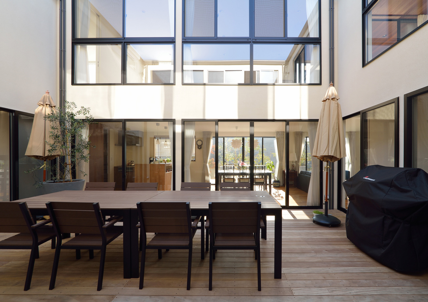 注文住宅・デザイン住宅建築実例_中庭 注文住宅・デザイン住宅建築実例_『CASE442 海の見える回廊の家』_中庭