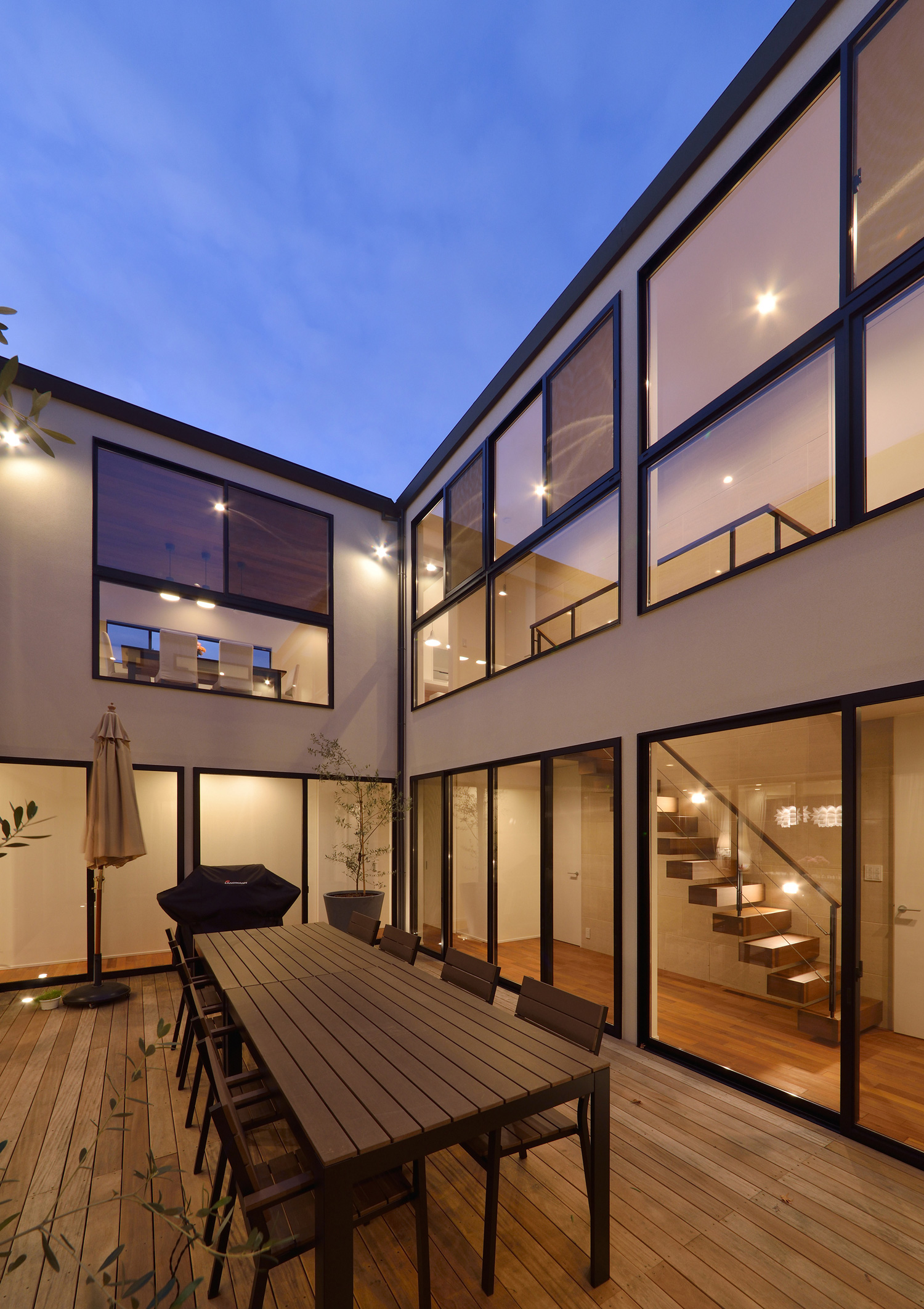 注文住宅・デザイン住宅建築実例_中庭 注文住宅・デザイン住宅建築実例_『CASE442 海の見える回廊の家』_中庭