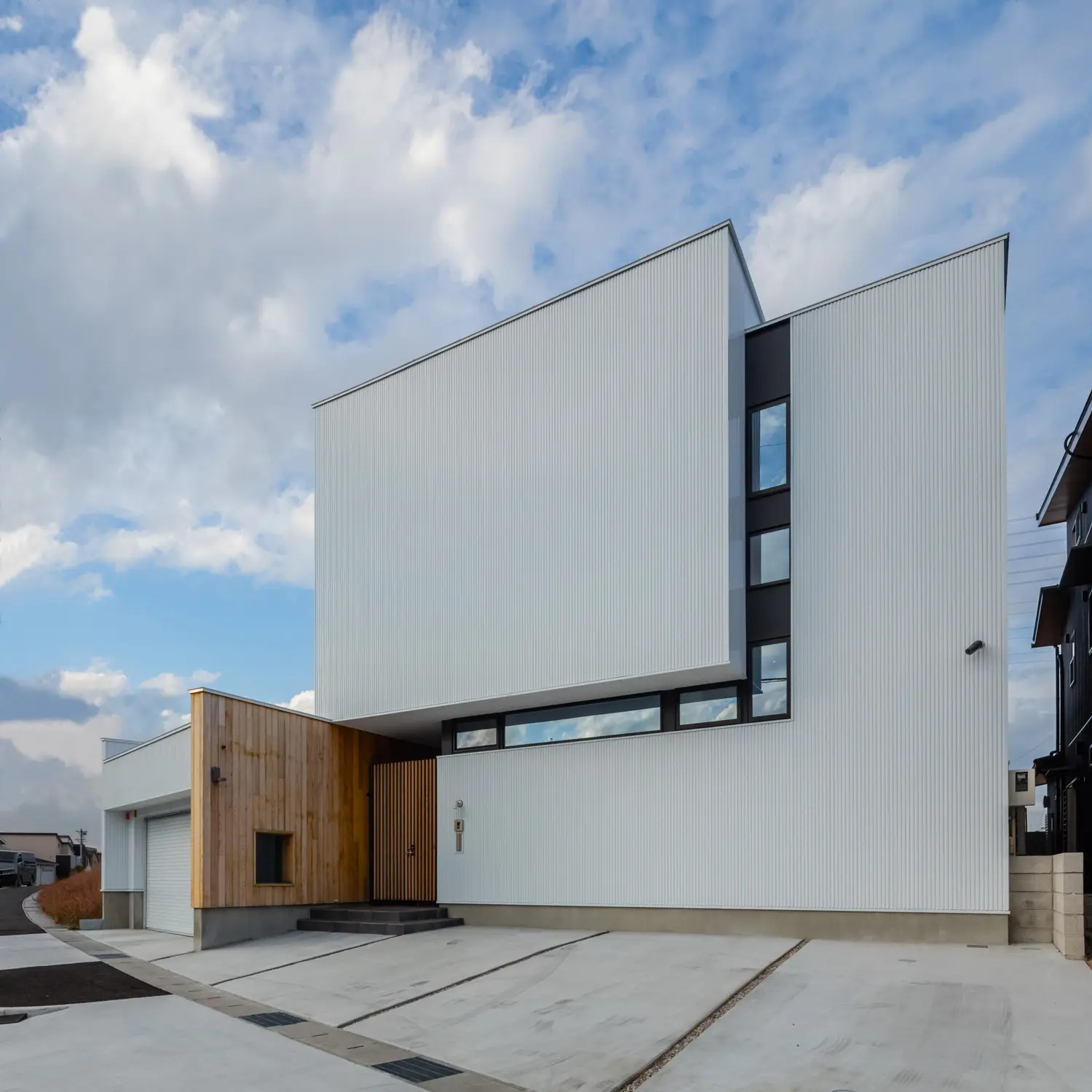 キューブをずらしたような個性的な外観デザイン