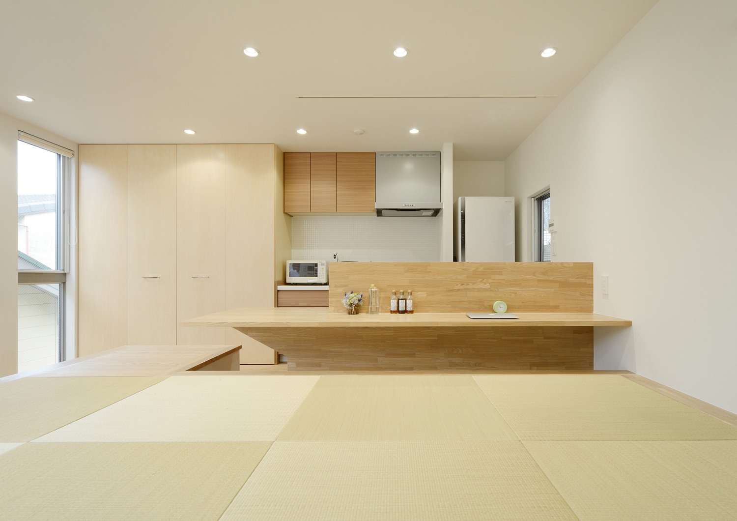 畳に座って過ごす和風のLDK・デザイン住宅 注文住宅・デザイン住宅建築実例_『CASE444 木洞の家』_LDK