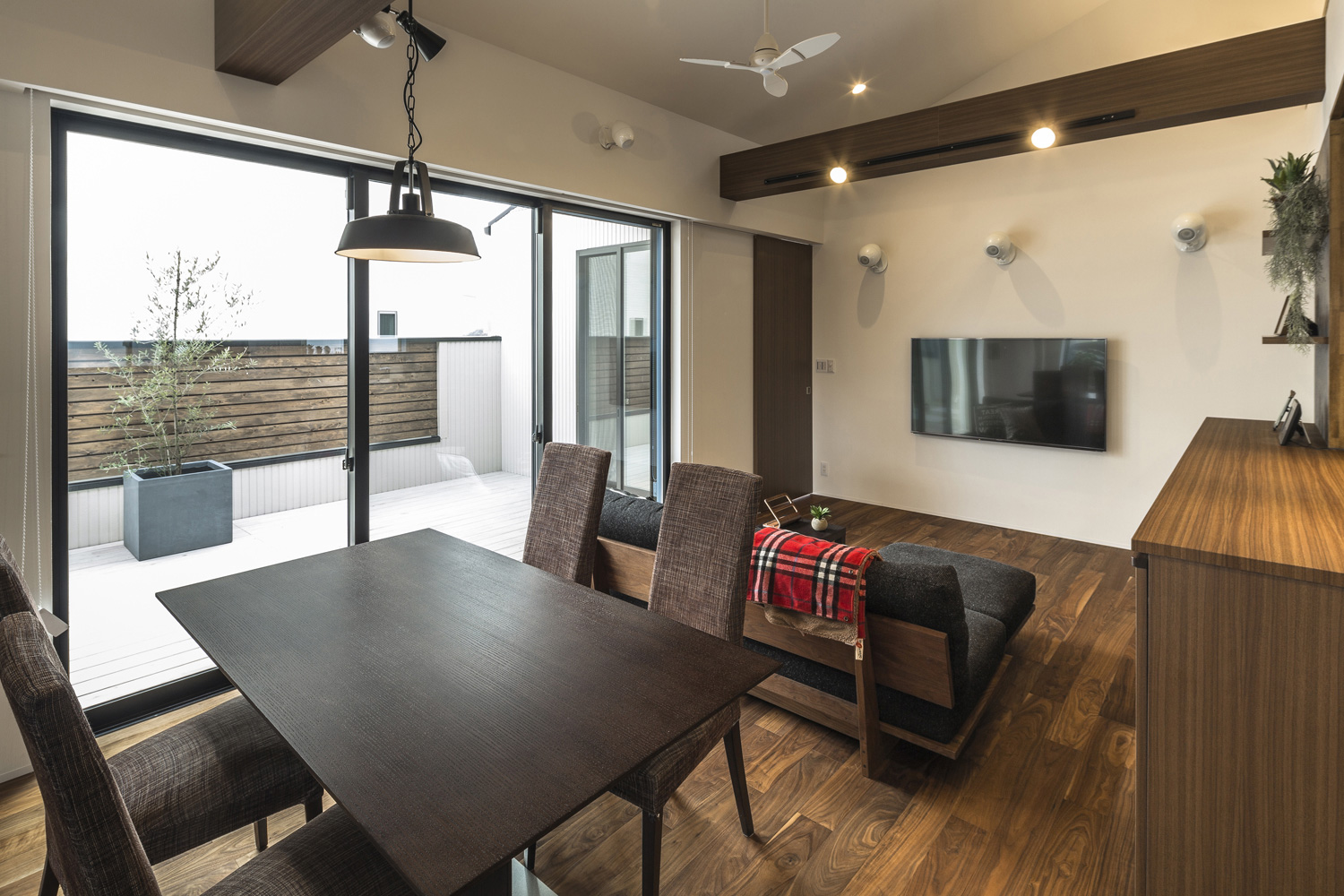 注文住宅・デザイン住宅建築実例_LDK 注文住宅・デザイン住宅建築実例_『CASE447 CASA Oltremare』_LDK