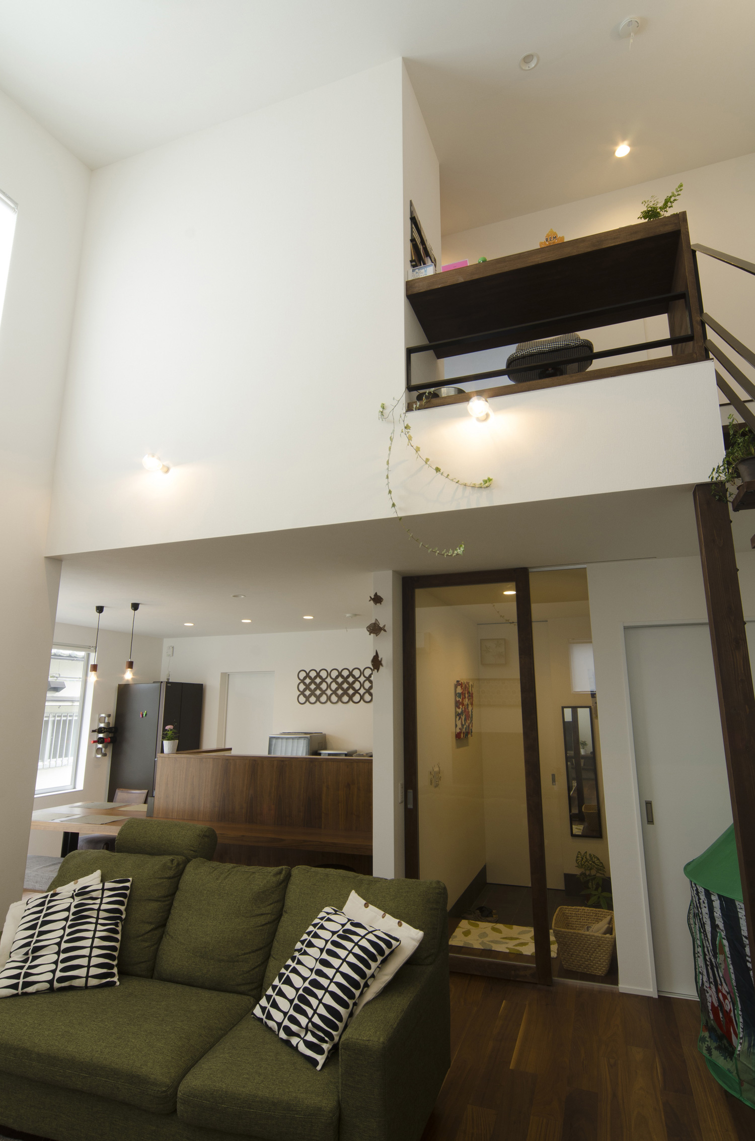 吹き抜けのある開放感のあるLDK・デザイン住宅 注文住宅・デザイン住宅建築実例_『CASE448 ひと・つなぐ・いえ』_LDK