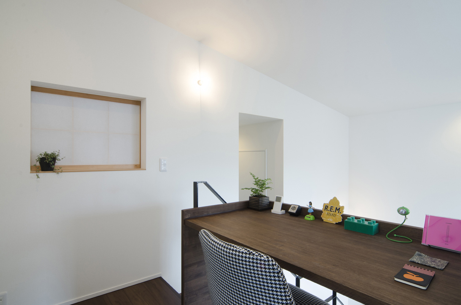 吹き抜けに面した開放的なワークスペース・デザイン住宅 注文住宅・デザイン住宅建築実例_『CASE448 ひと・つなぐ・いえ』_書斎