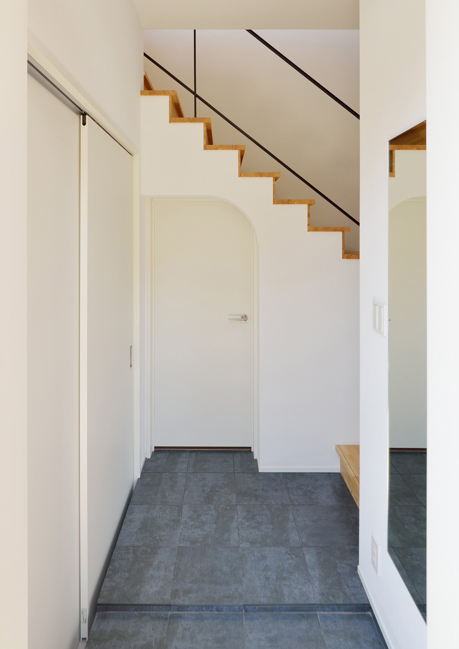 注文住宅・デザイン住宅建築実例_玄関 注文住宅・デザイン住宅建築実例_『CASE450 螺旋の家』_玄関