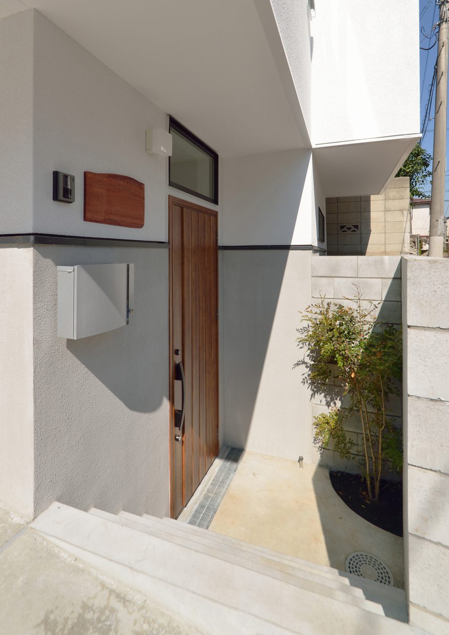 注文住宅・デザイン住宅建築実例_玄関 注文住宅・デザイン住宅建築実例_『CASE450 螺旋の家』_玄関