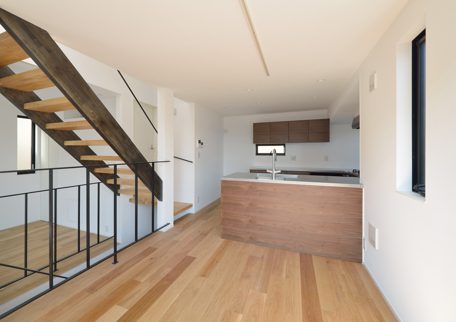 注文住宅・デザイン住宅建築実例_LDK 注文住宅・デザイン住宅建築実例_『CASE450 螺旋の家』_LDK