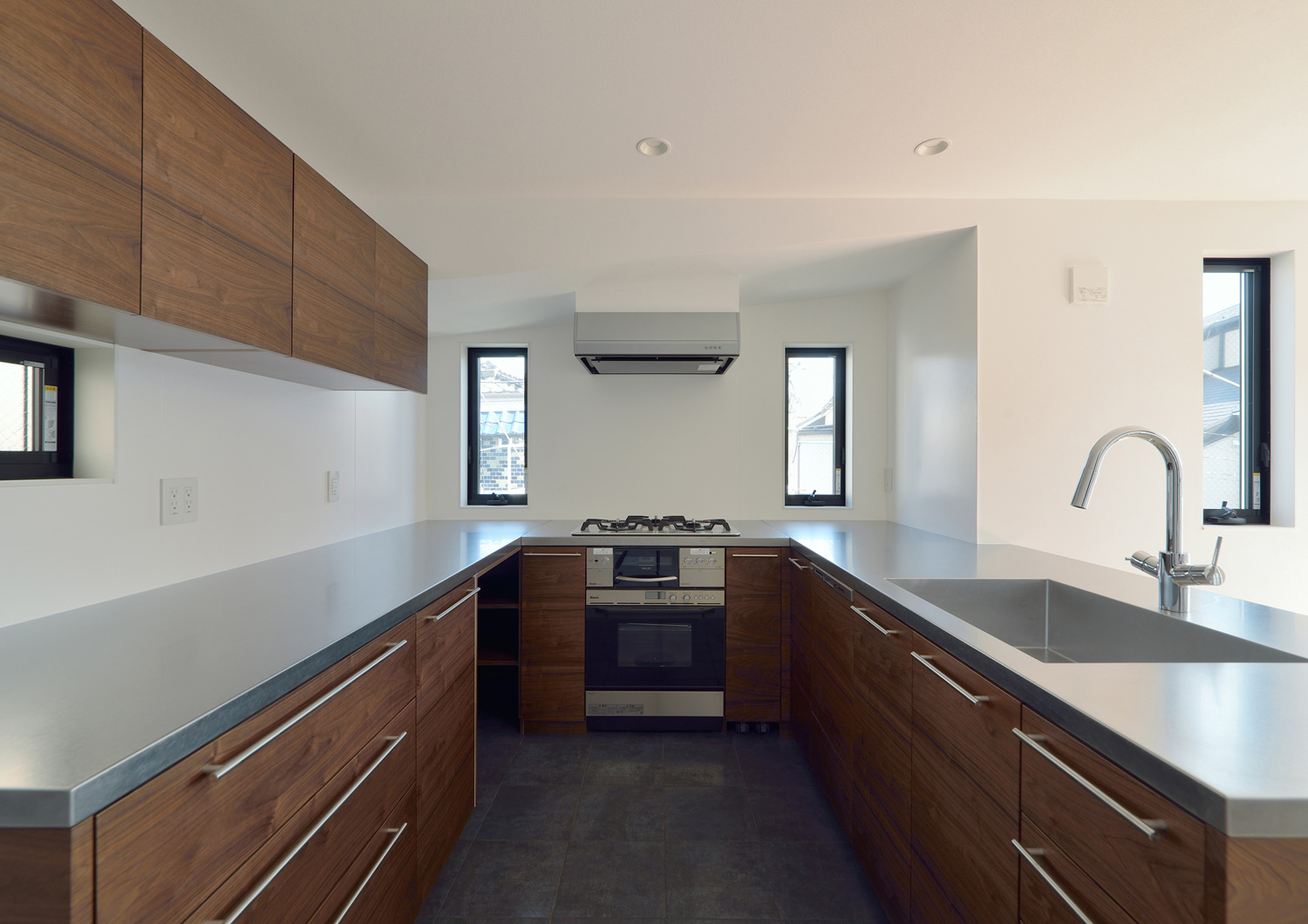 注文住宅・デザイン住宅建築実例_キッチン 注文住宅・デザイン住宅建築実例_『CASE450 螺旋の家』_キッチン