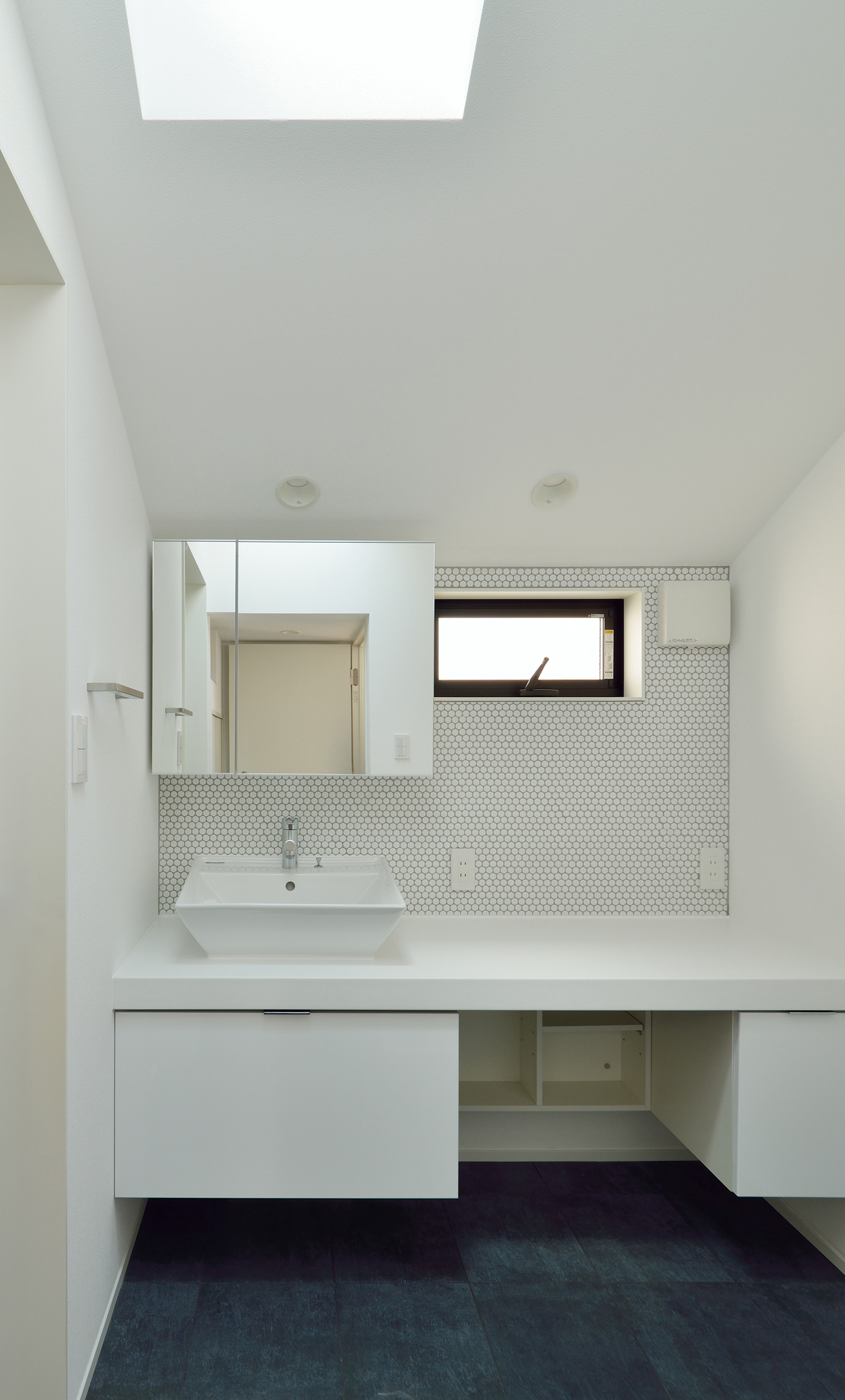 注文住宅・デザイン住宅建築実例_浴室・洗面所 注文住宅・デザイン住宅建築実例_『CASE450 螺旋の家』_浴室・洗面所