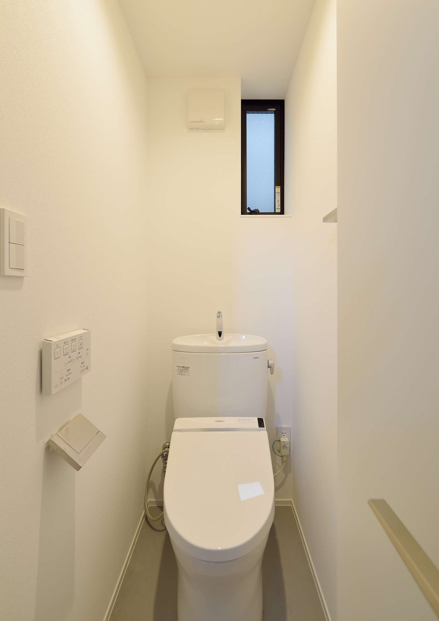 注文住宅・デザイン住宅建築実例_トイレ 注文住宅・デザイン住宅建築実例_『CASE450 螺旋の家』_トイレ