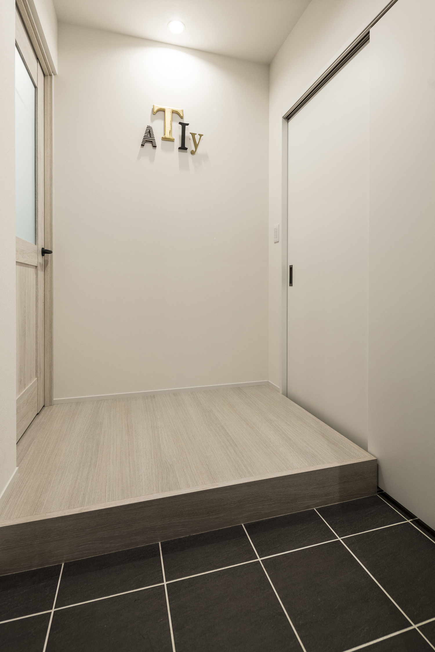 注文住宅・デザイン住宅建築実例_玄関 注文住宅・デザイン住宅建築実例_『CASE452 ICHIGAN HOUSE』_玄関