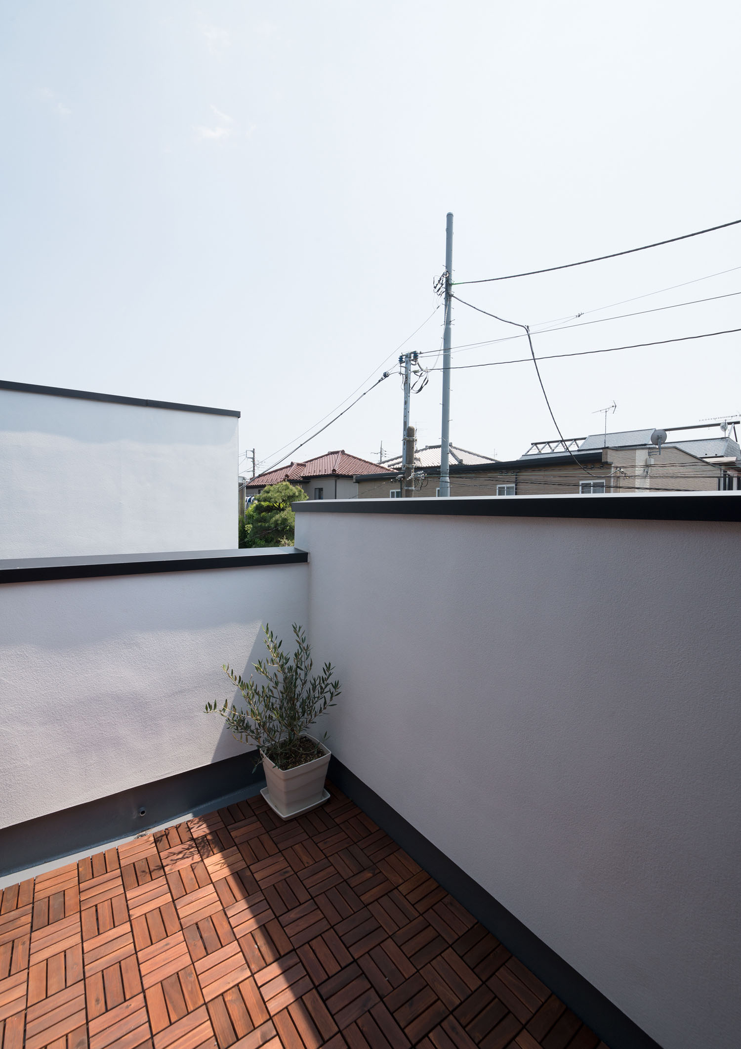 目隠し壁付きの眺めが良いバルコニー・デザイン住宅 注文住宅・デザイン住宅建築実例_『CASE453 brun』_テラス・バルコニー