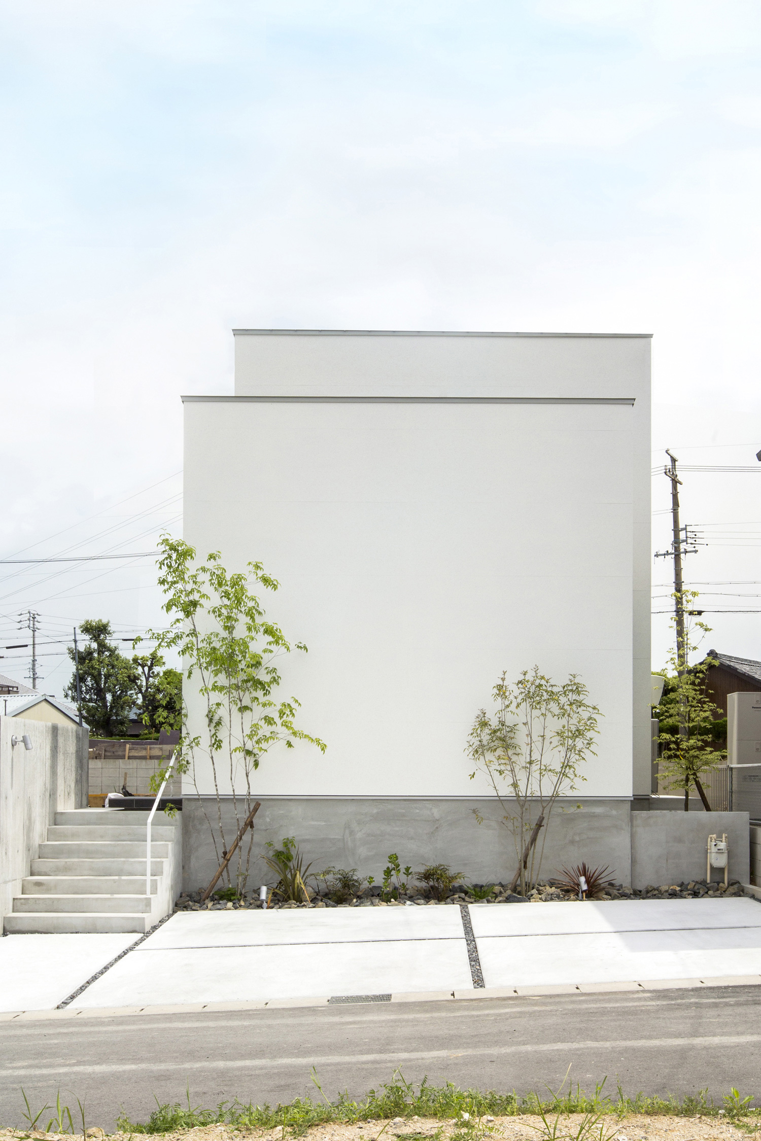 デザイン住宅建築実例_外観・注文住宅『CASE454 bridge』の建築実例・施⼯例の写真・建物外観全体 注文住宅・デザイン住宅建築実例_『CASE454 bridge』_外観