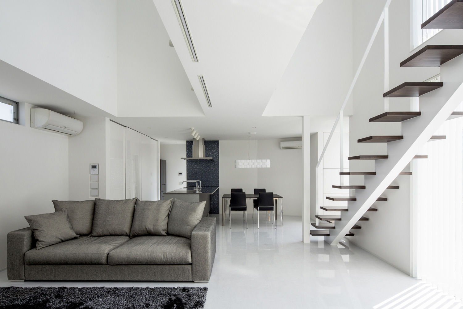 モノトーンのシンプルでスタイリッシュなLDK・デザイン住宅 注文住宅・デザイン住宅建築実例_『CASE454 bridge』_LDK