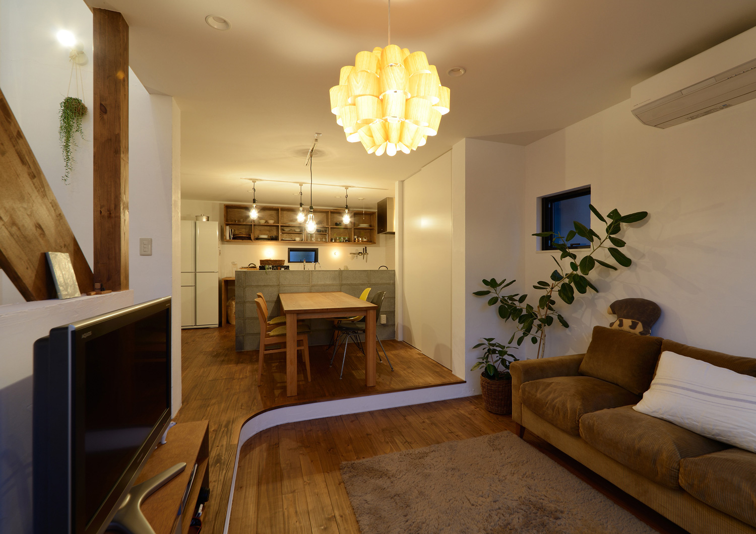 注文住宅・デザイン住宅建築実例_『CASE456 Milky Way Train』_LDK