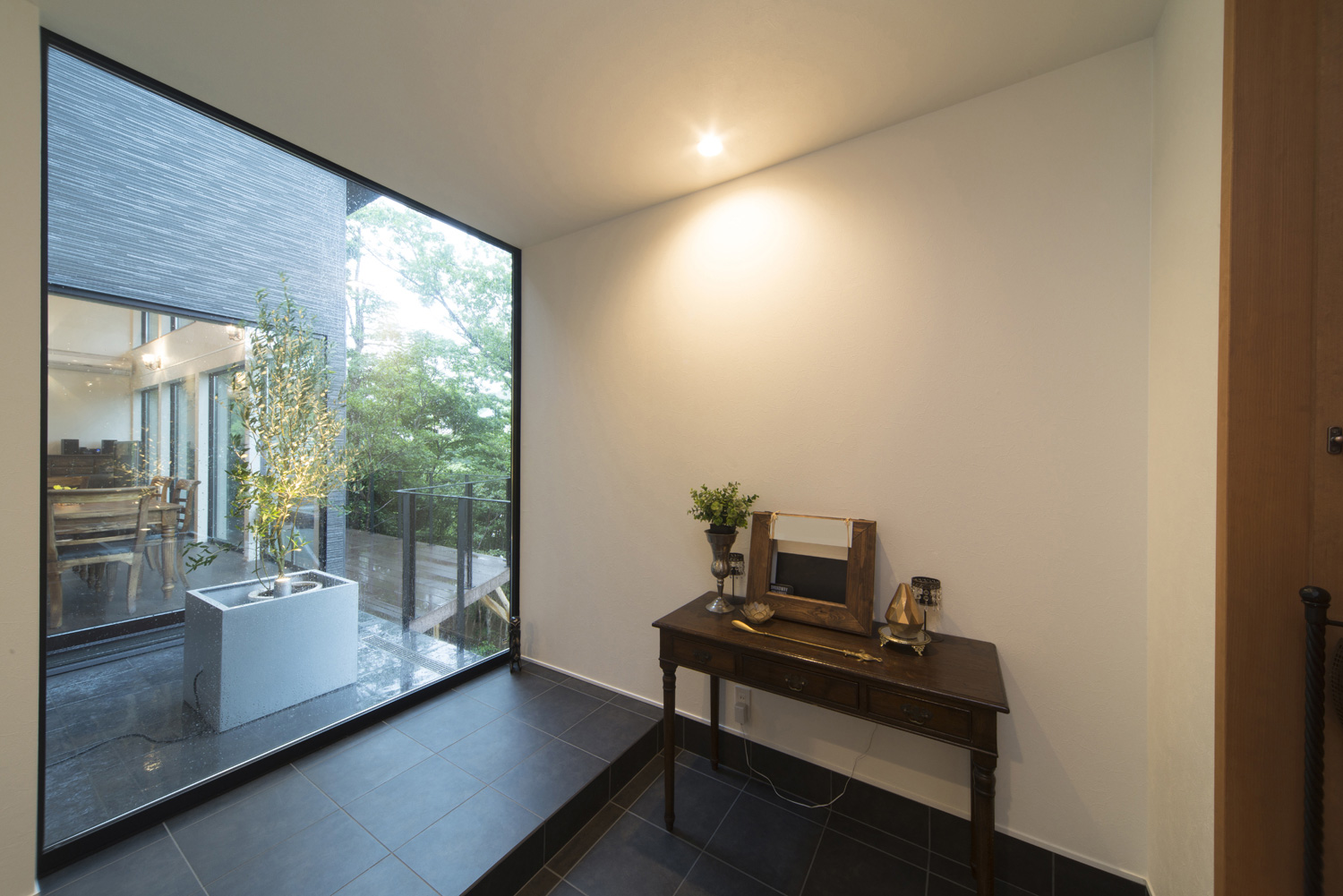 注文住宅・デザイン住宅建築実例_玄関 注文住宅・デザイン住宅建築実例_『CASE458 森の中の家』_玄関