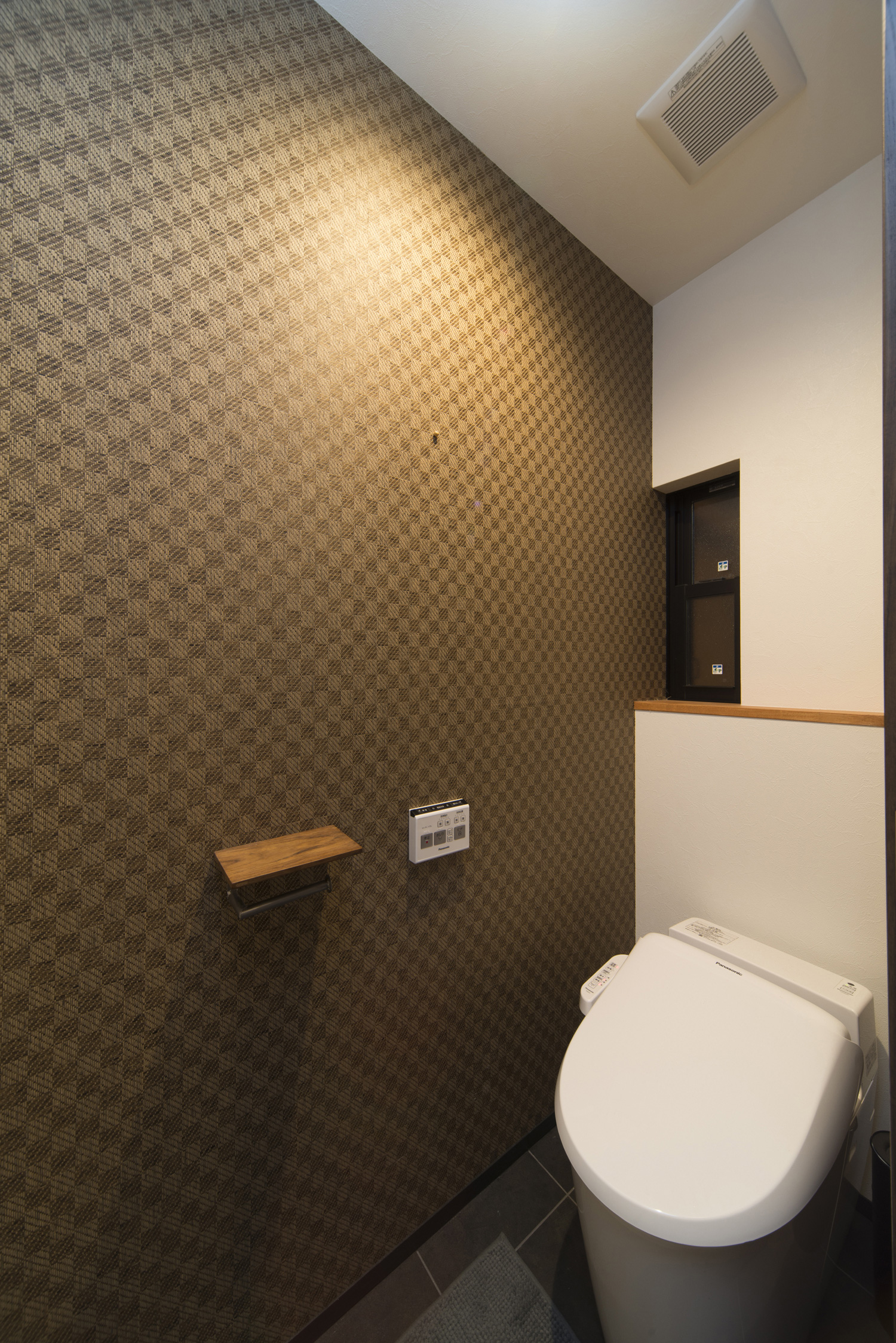 注文住宅・デザイン住宅建築実例_トイレ 注文住宅・デザイン住宅建築実例_『CASE458 森の中の家』_トイレ