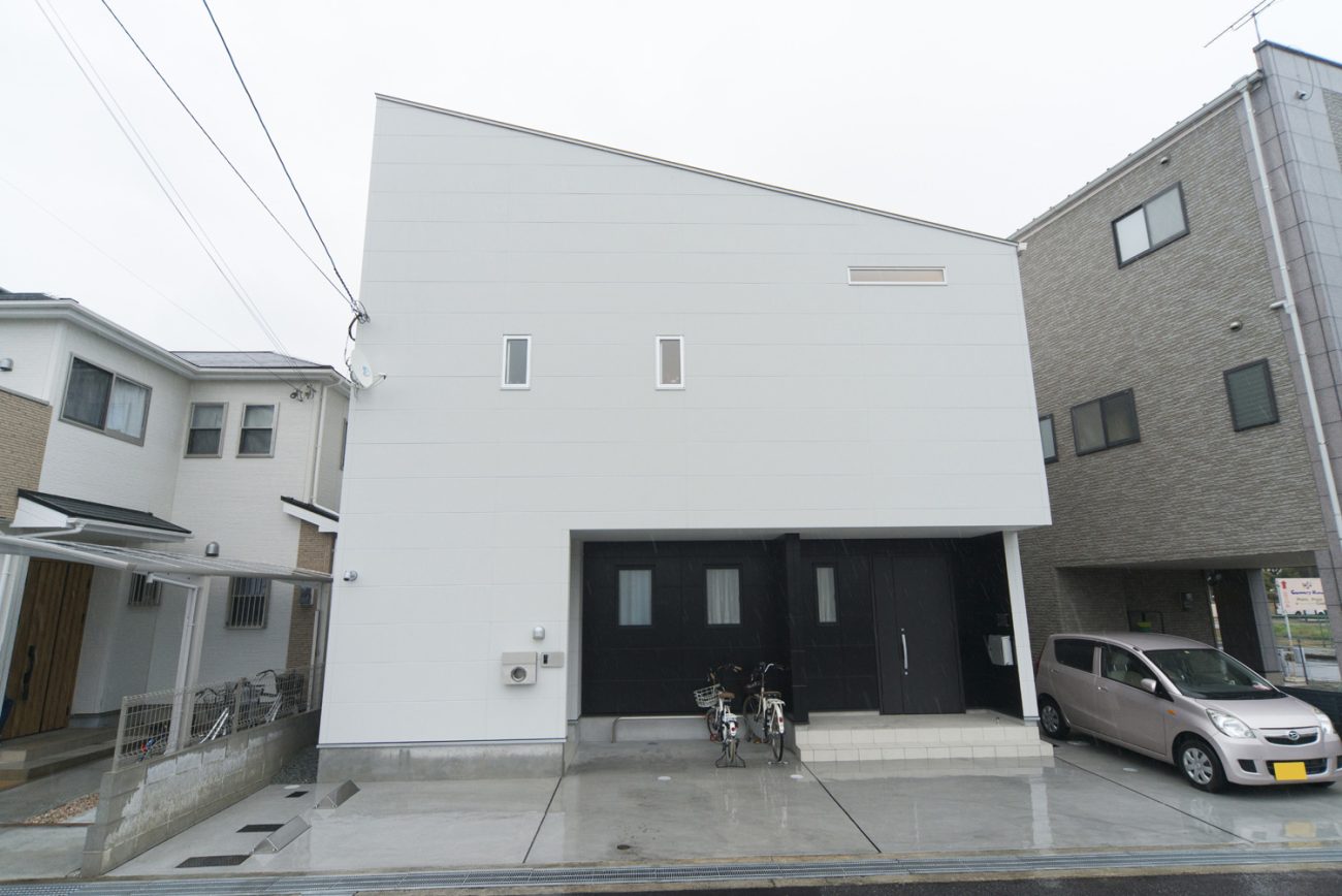 デザイン住宅建築実例_外観・注文住宅『CASE466 片流れの家』の建築実例・施⼯例の写真・建物外観全体 注文住宅・デザイン住宅建築実例_『CASE466 片流れの家』_外観