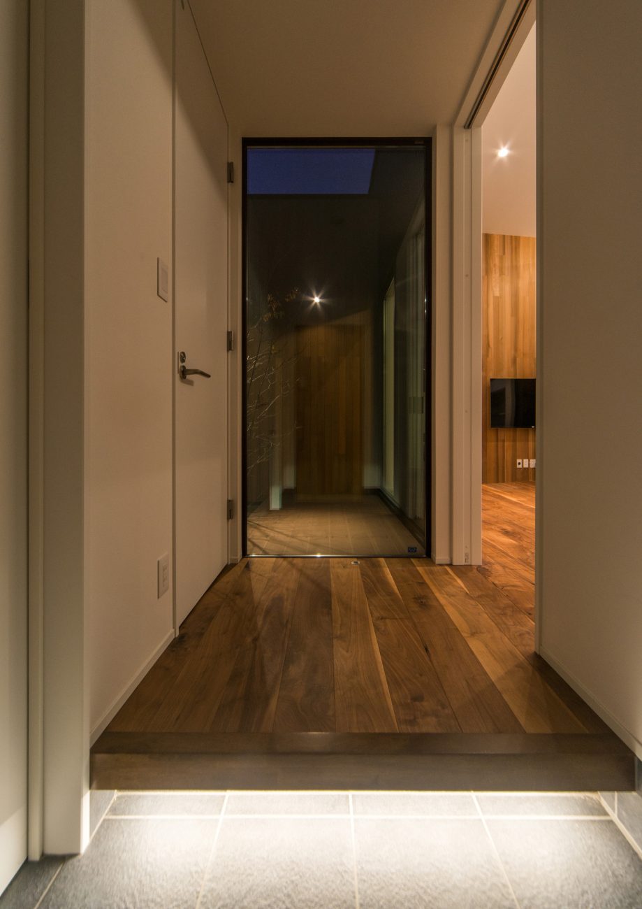 注文住宅・デザイン住宅建築実例_玄関 注文住宅・デザイン住宅建築実例_『CASE472 突き抜ける家』_玄関