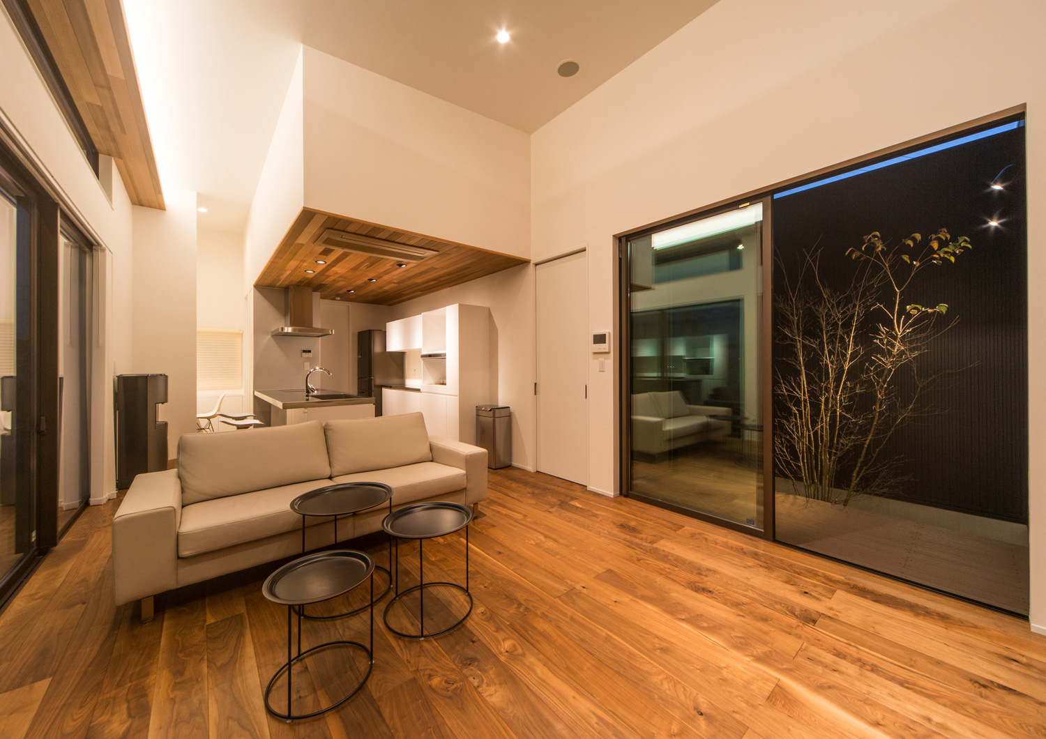 注文住宅・デザイン住宅建築実例_LDK 注文住宅・デザイン住宅建築実例_『CASE472 突き抜ける家』_LDK