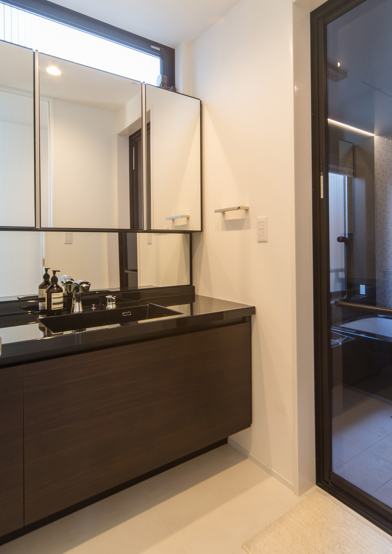 注文住宅・デザイン住宅建築実例_浴室・洗面所 注文住宅・デザイン住宅建築実例_『CASE472 突き抜ける家』_浴室・洗面所