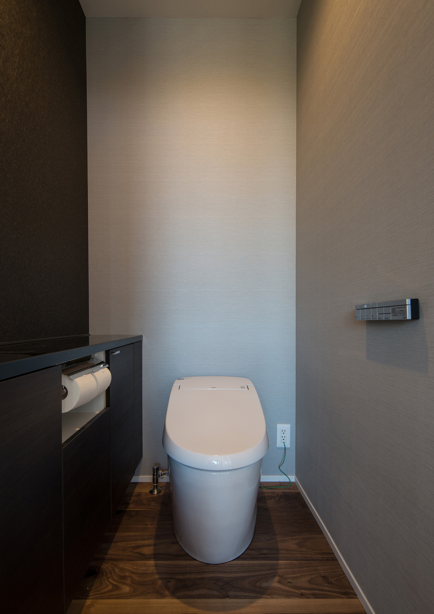 注文住宅・デザイン住宅建築実例_トイレ 注文住宅・デザイン住宅建築実例_『CASE472 突き抜ける家』_トイレ