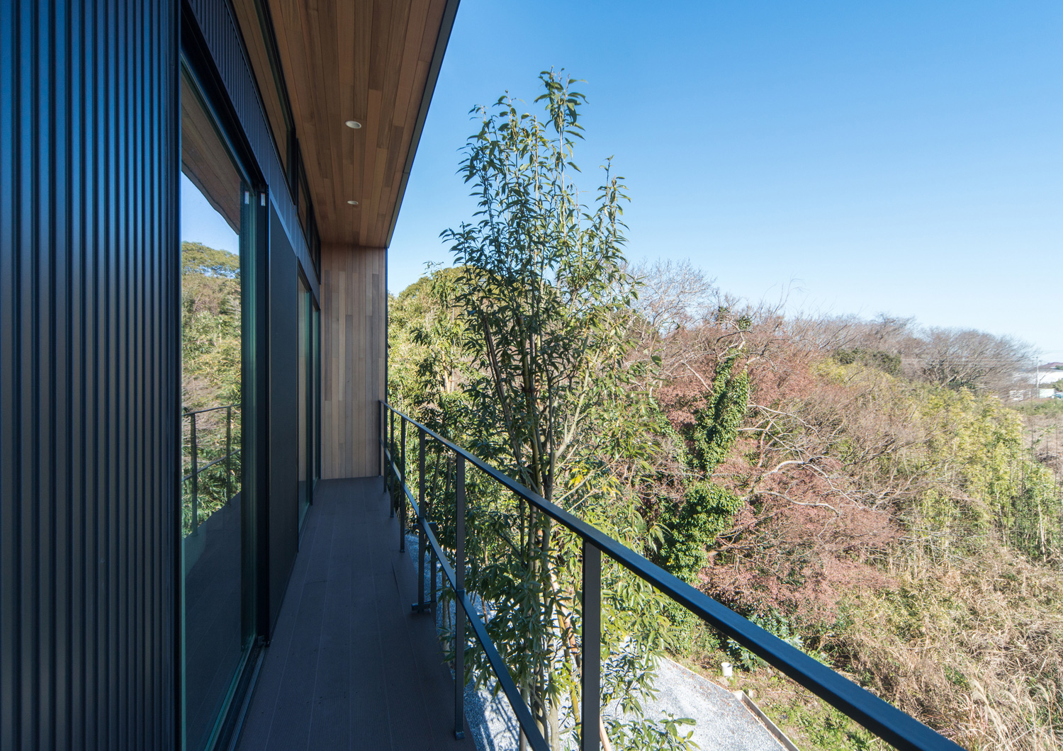 注文住宅・デザイン住宅建築実例_テラス・バルコニー 注文住宅・デザイン住宅建築実例_『CASE472 突き抜ける家』_テラス・バルコニー