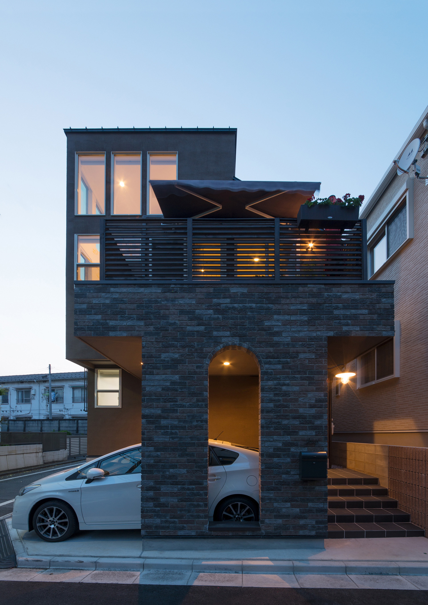 インナーガレージ付きのレンガの住まい・デザイン住宅 注文住宅・デザイン住宅建築実例_『CASE475 エクリュ』_外観