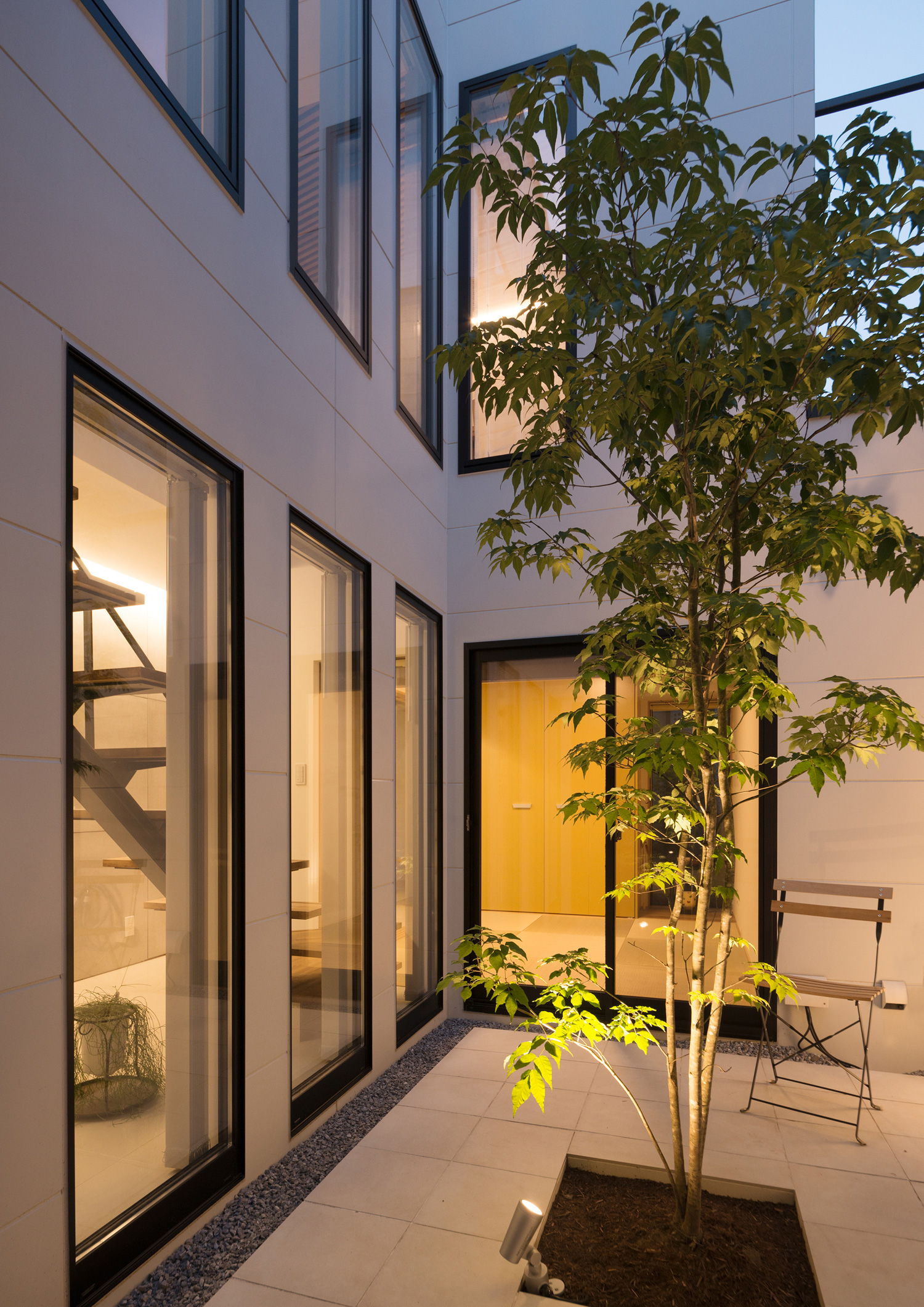 注文住宅・デザイン住宅建築実例_中庭 注文住宅・デザイン住宅建築実例_『CASE477 とじる・ひらく』_中庭