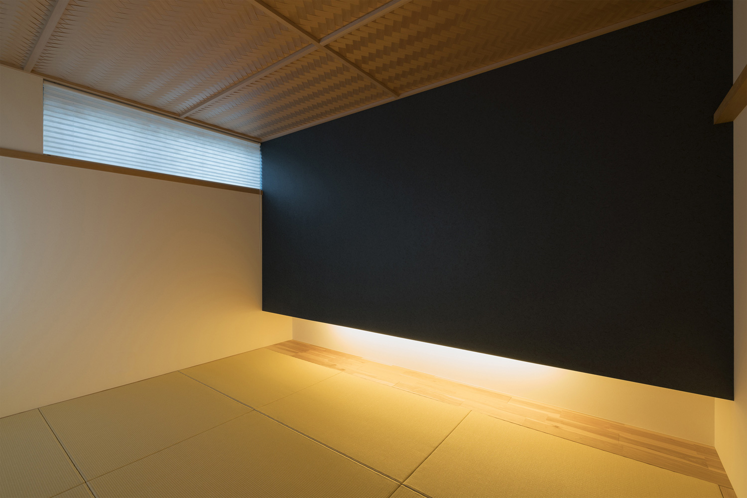 浮いたデザインの収納の下に間接照明を取り付けたモダンでおしゃれな和室・デザイン住宅 注文住宅・デザイン住宅建築実例_『CASE483 カバザクラノイエ』_和室