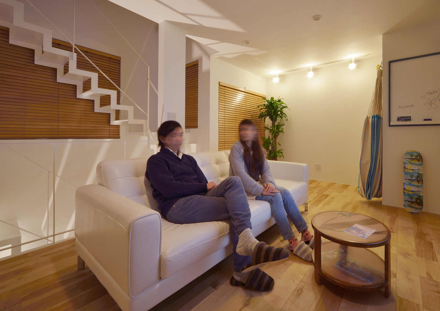 壁に間接照明を取り付けたおしゃれなLDK・デザイン住宅 注文住宅・デザイン住宅建築実例_『CASE489 Alohaにあふれる家』_LDK