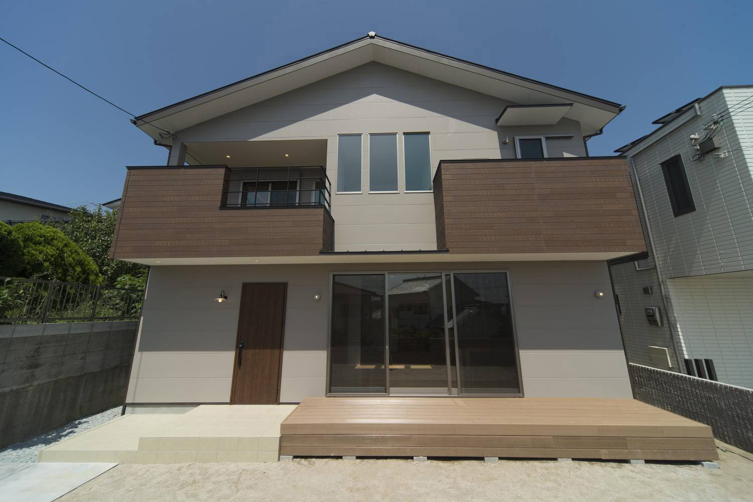 デザイン住宅建築実例_外観・注文住宅『CASE490 自然の家』の建築実例・施⼯例の写真・建物外観全体 注文住宅・デザイン住宅建築実例_『CASE490 自然の家』_外観