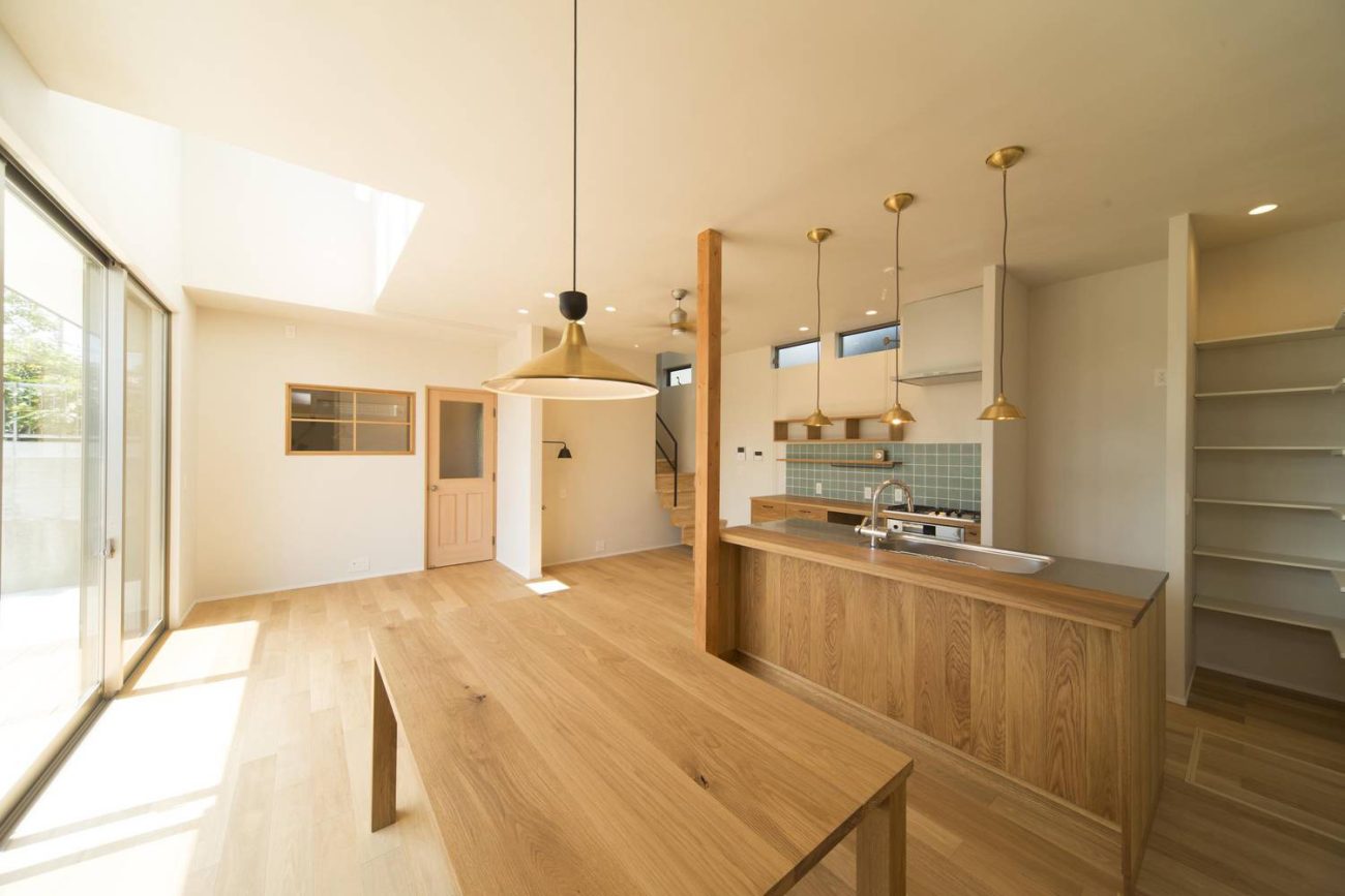 吹き抜けがある木のインテリアを中心としたナチュラルなLDK・デザイン住宅 注文住宅・デザイン住宅建築実例_『CASE490 自然の家』_LDK