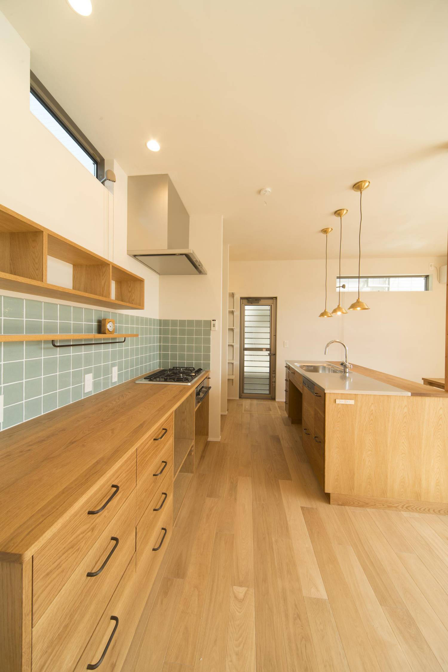 タイルのアクセントウォールを取り付けたナチュラルでかわいいLDK・デザイン住宅 注文住宅・デザイン住宅建築実例_『CASE490 自然の家』_LDK