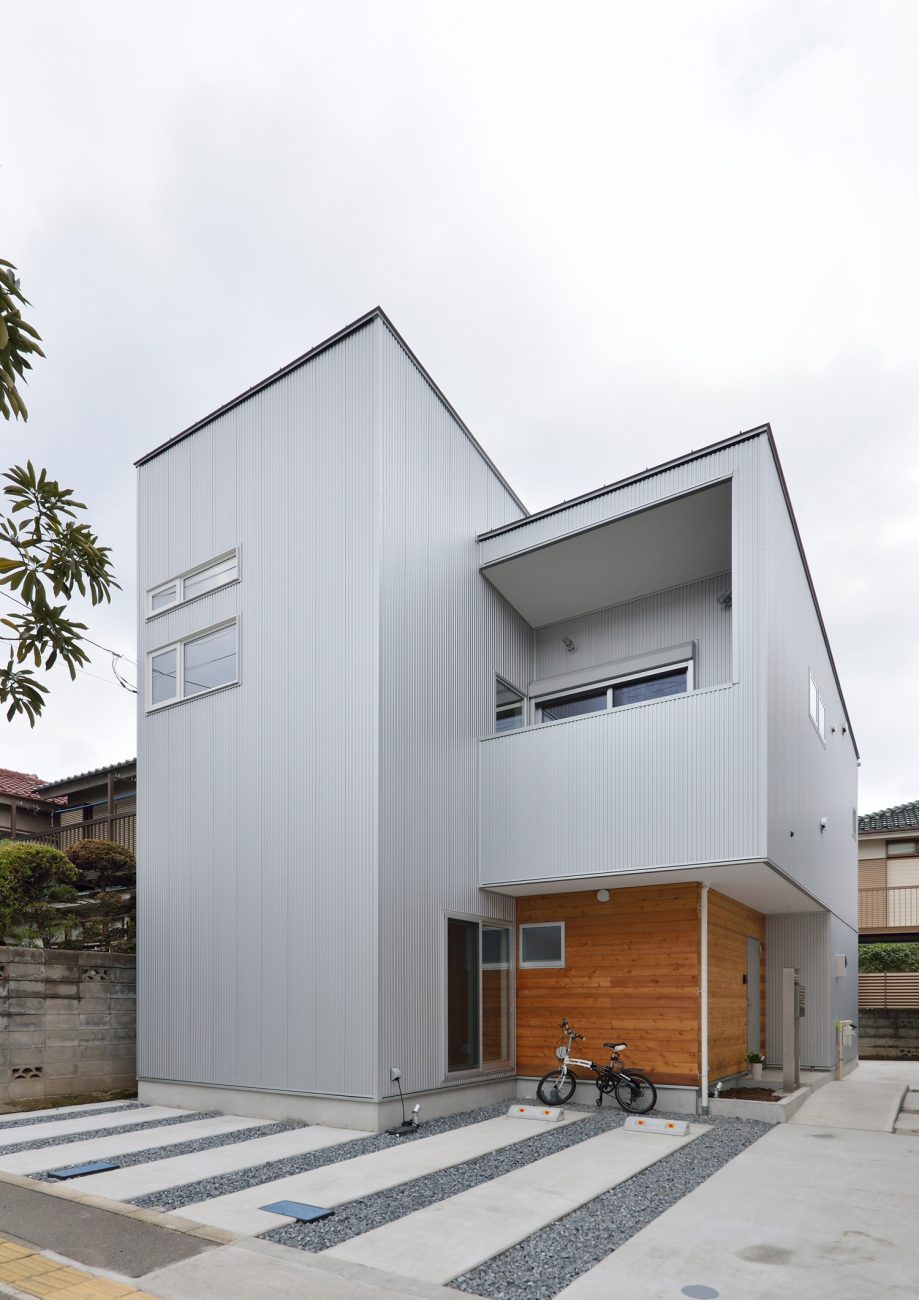 デザイン住宅建築実例_外観・注文住宅『CASE492 スチールと木の家』の建築実例・施⼯例の写真・建物外観全体 注文住宅・デザイン住宅建築実例_『CASE492 スチールと木の家』_外観