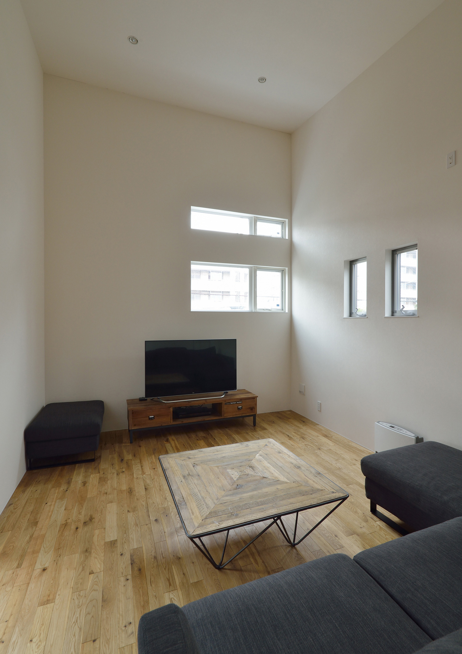 木のインテリアでまとめたナチュラルでおしゃれなLDK・デザイン住宅 注文住宅・デザイン住宅建築実例_『CASE492 スチールと木の家』_LDK