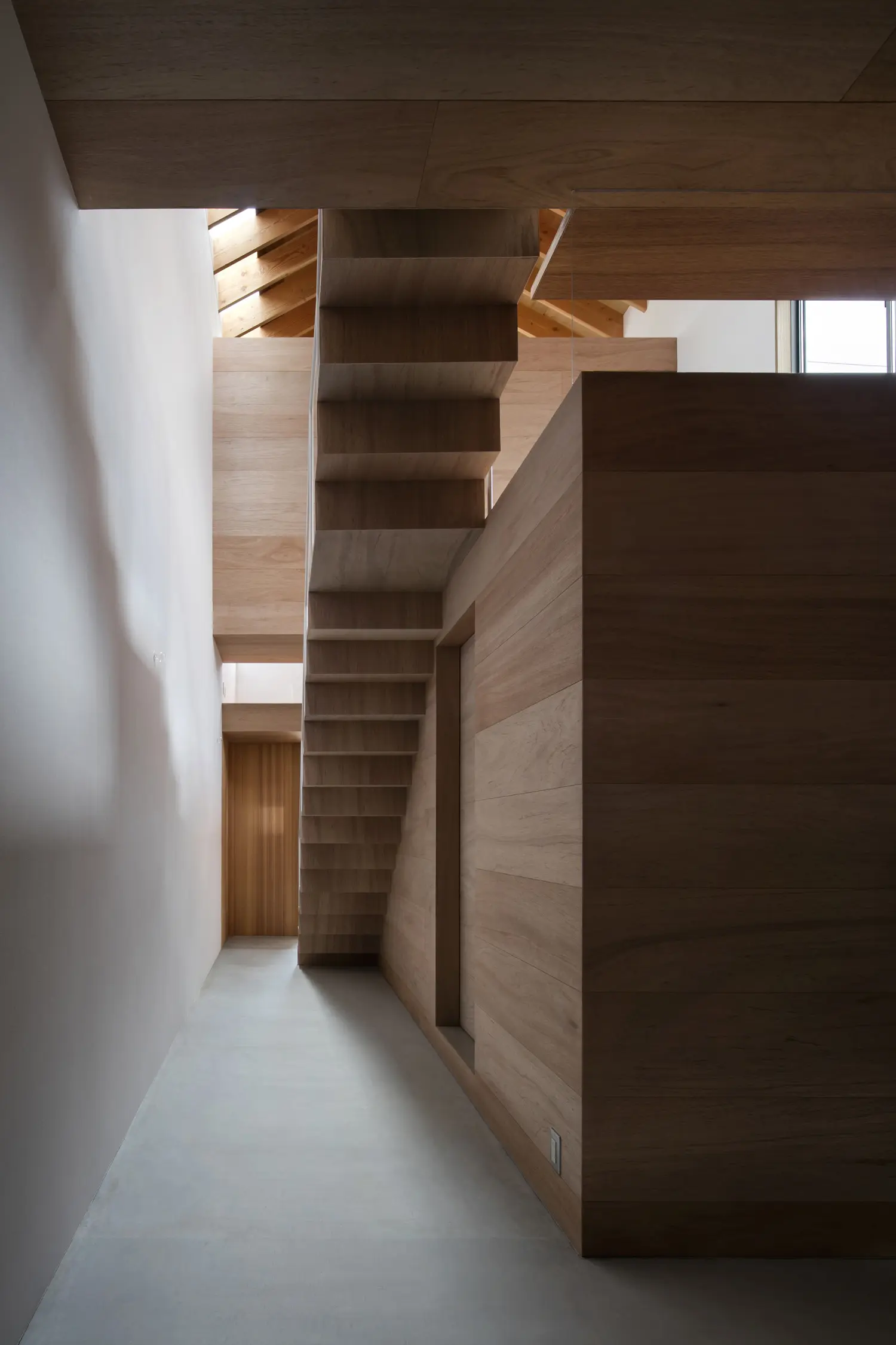 明るく開放的な玄関エリア２