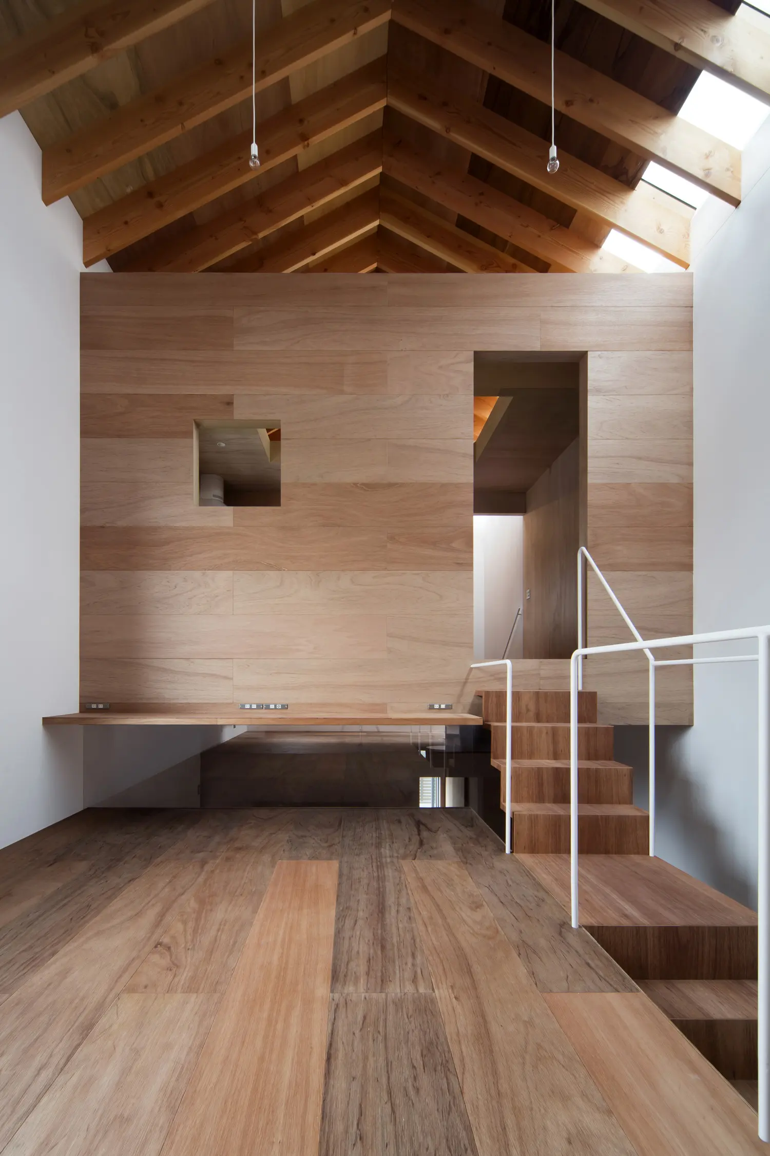 さらにその奥の階段を上っていくと、、、