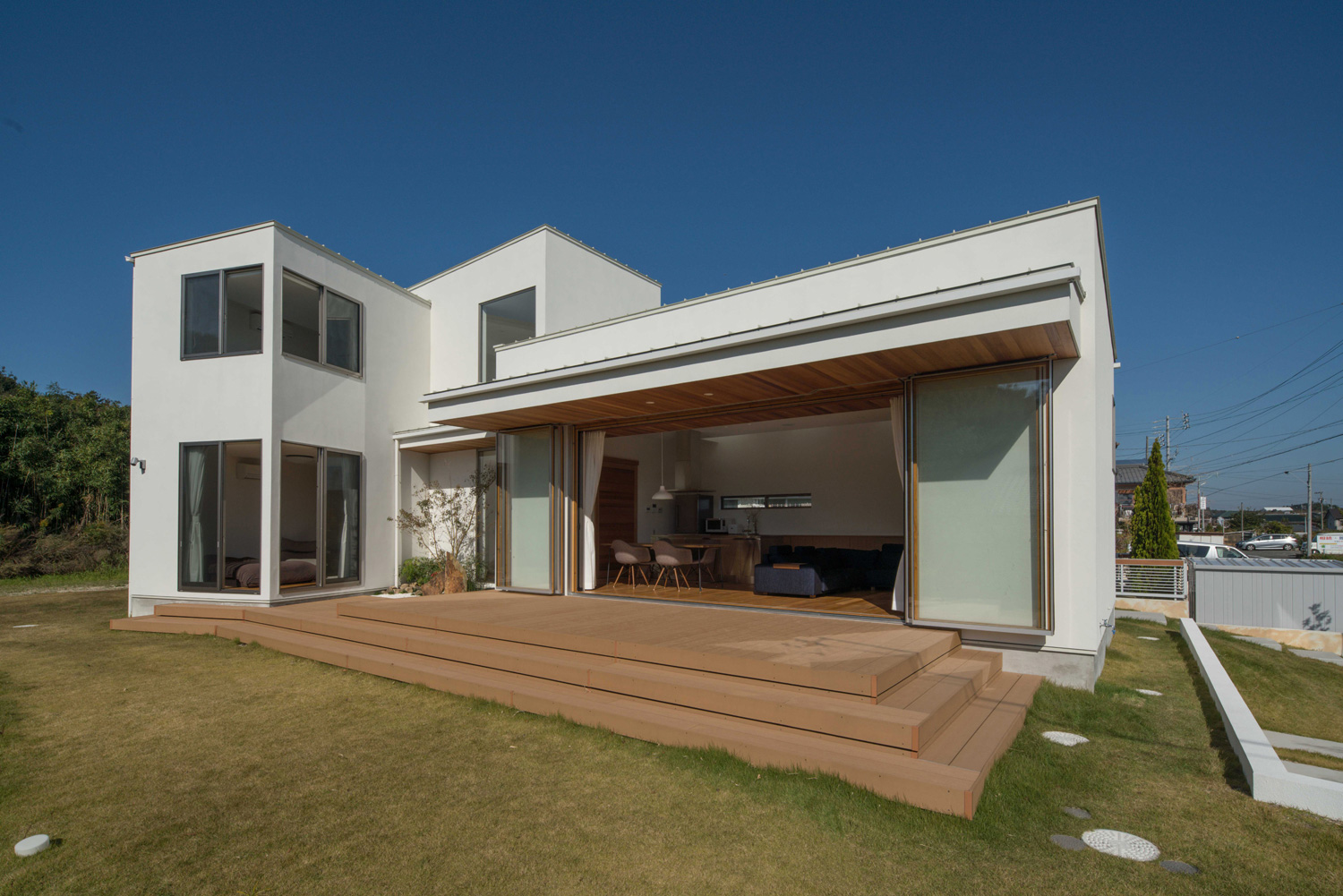 デザイン住宅建築実例_外観・注文住宅『CASE495 舞台の家』の建築実例・施⼯例の写真・建物外観全体 注文住宅・デザイン住宅建築実例_『CASE495 舞台の家』_外観