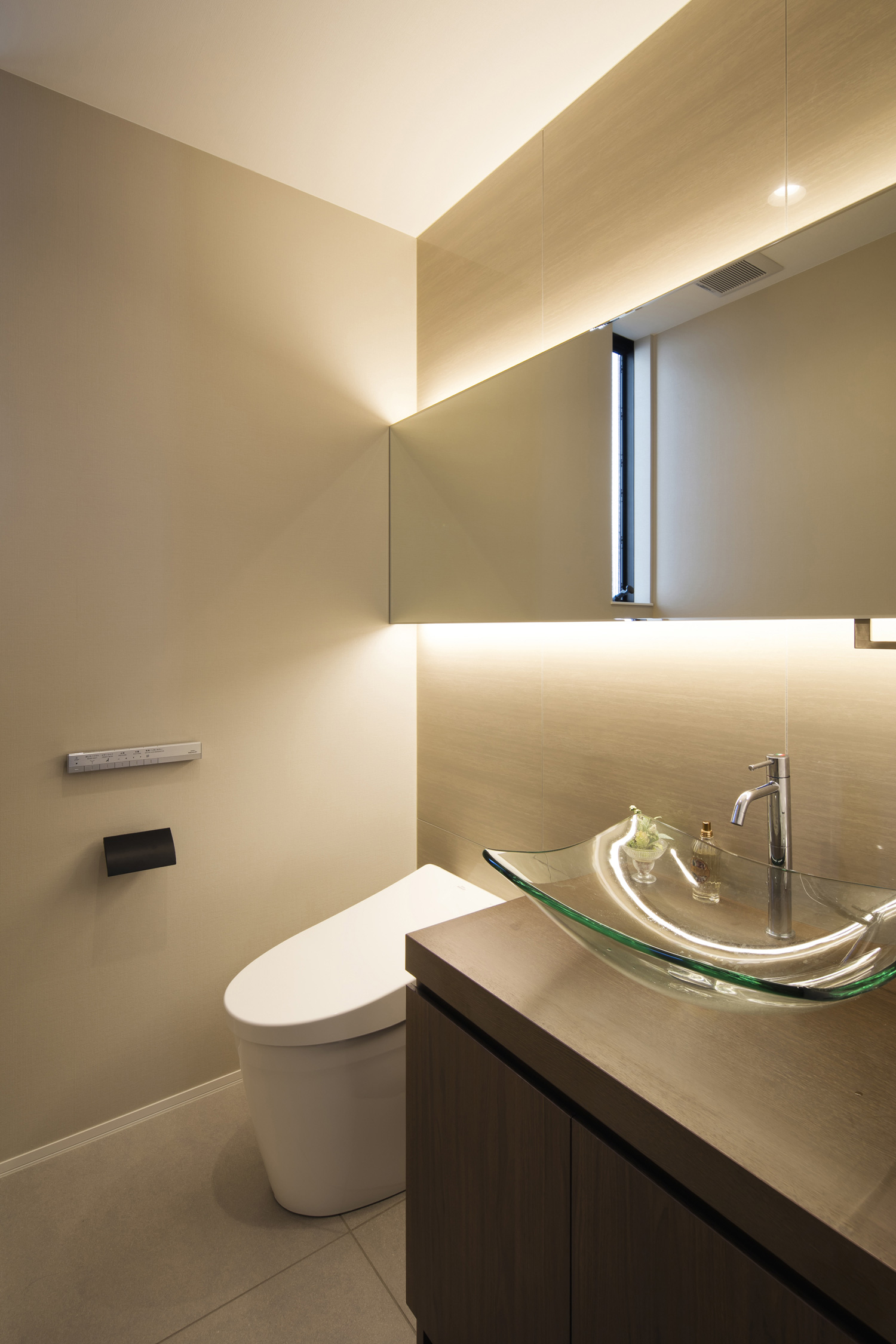 注文住宅・デザイン住宅建築実例_トイレ 注文住宅・デザイン住宅建築実例_『CASE496 FRAME HOUSE』_トイレ