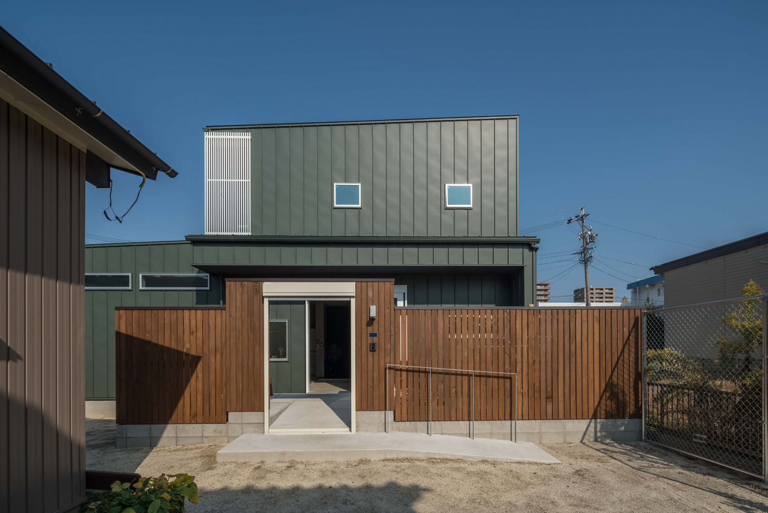 デザイン住宅建築実例_外観・注文住宅『CASE500 Color of house』の建築実例・施⼯例の写真・建物外観全体 注文住宅・デザイン住宅建築実例_『CASE500 Color of house』_外観