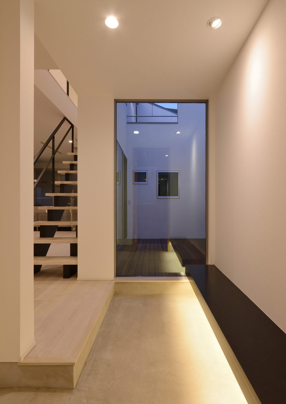 注文住宅・デザイン住宅建築実例_玄関 注文住宅・デザイン住宅建築実例_『CASE502 WOOD BOX』_玄関