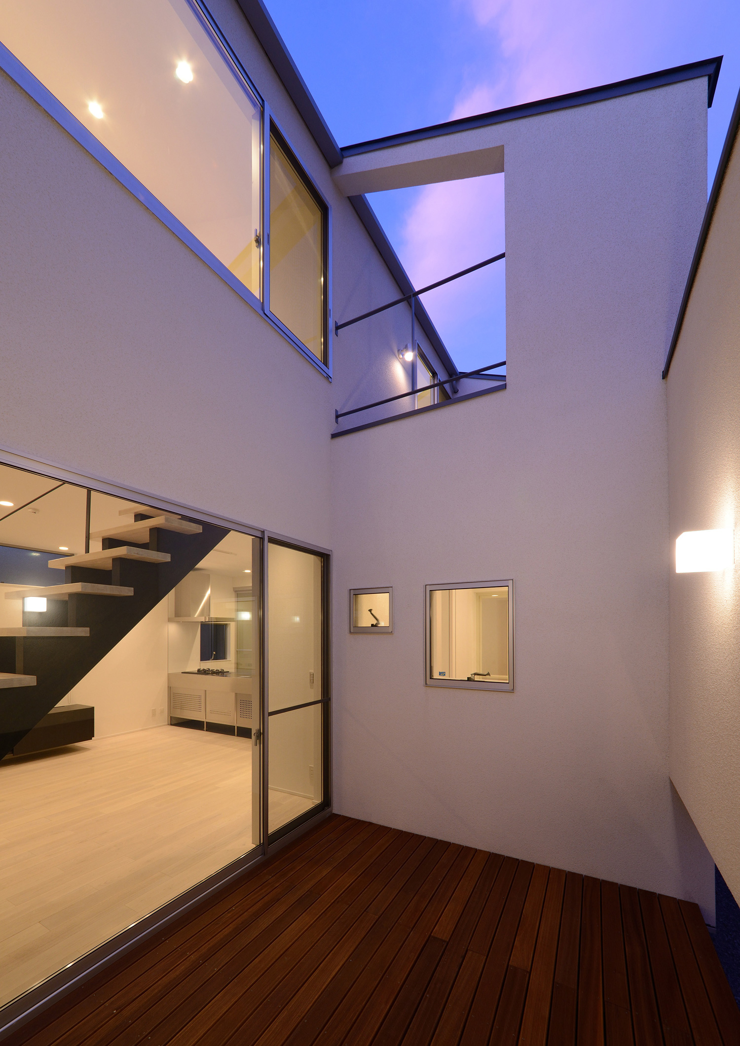 注文住宅・デザイン住宅建築実例_中庭 注文住宅・デザイン住宅建築実例_『CASE502 WOOD BOX』_中庭